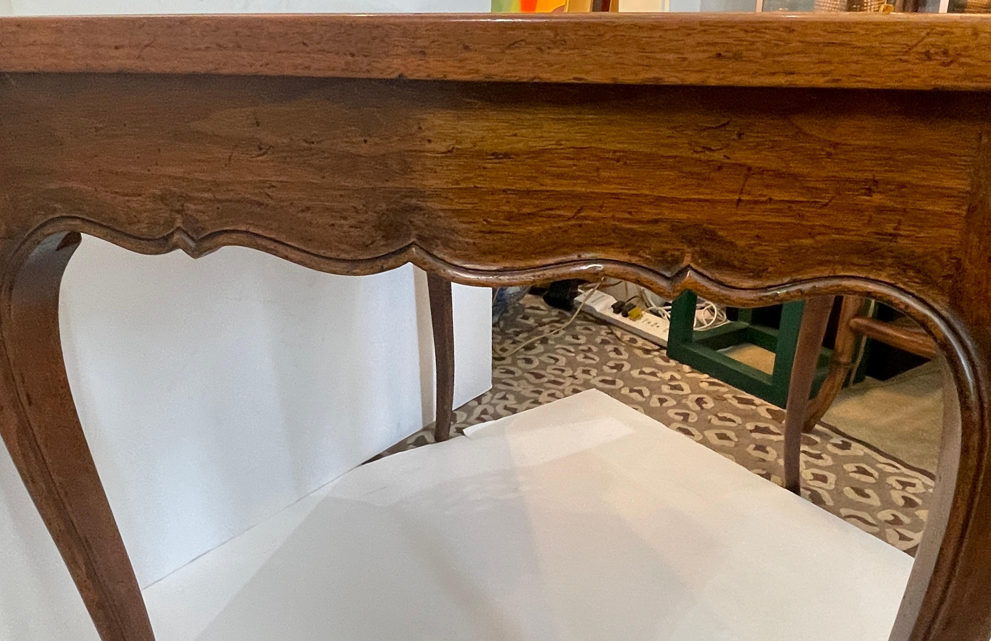 French  Walnut Carved Gallery Top & Cabriole Lags Card Table, 1940-1950 in vendita 6