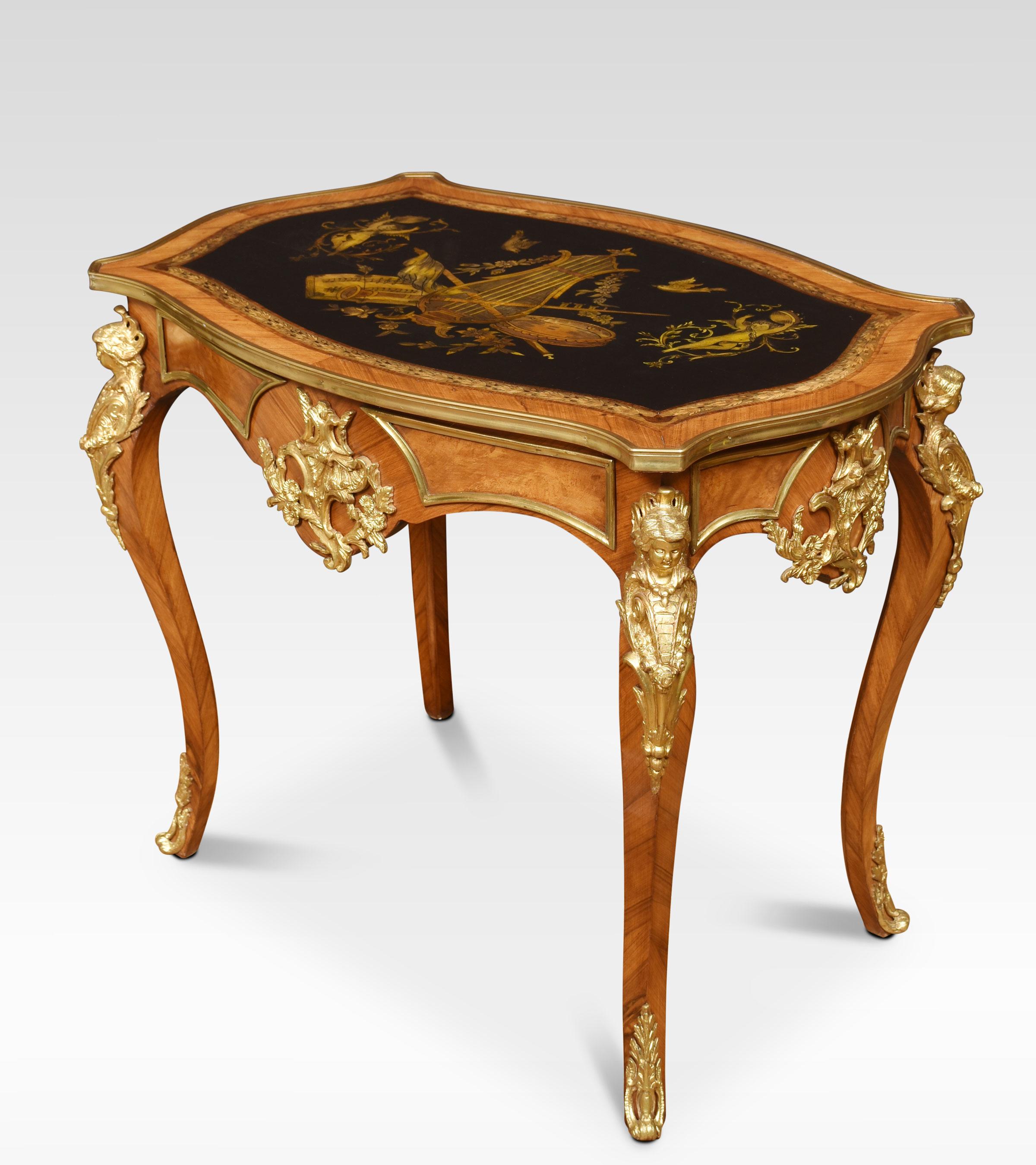 Noyer Table centrale française en noyer en vente