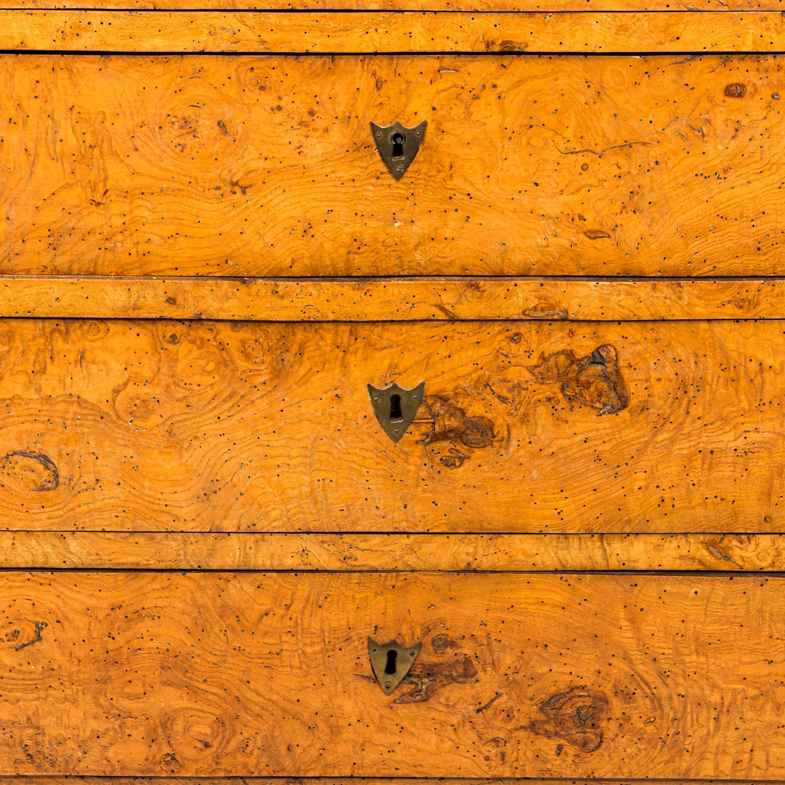 French Walnut Chest of Drawers, circa 1830s In Good Condition In Stamford, CT
