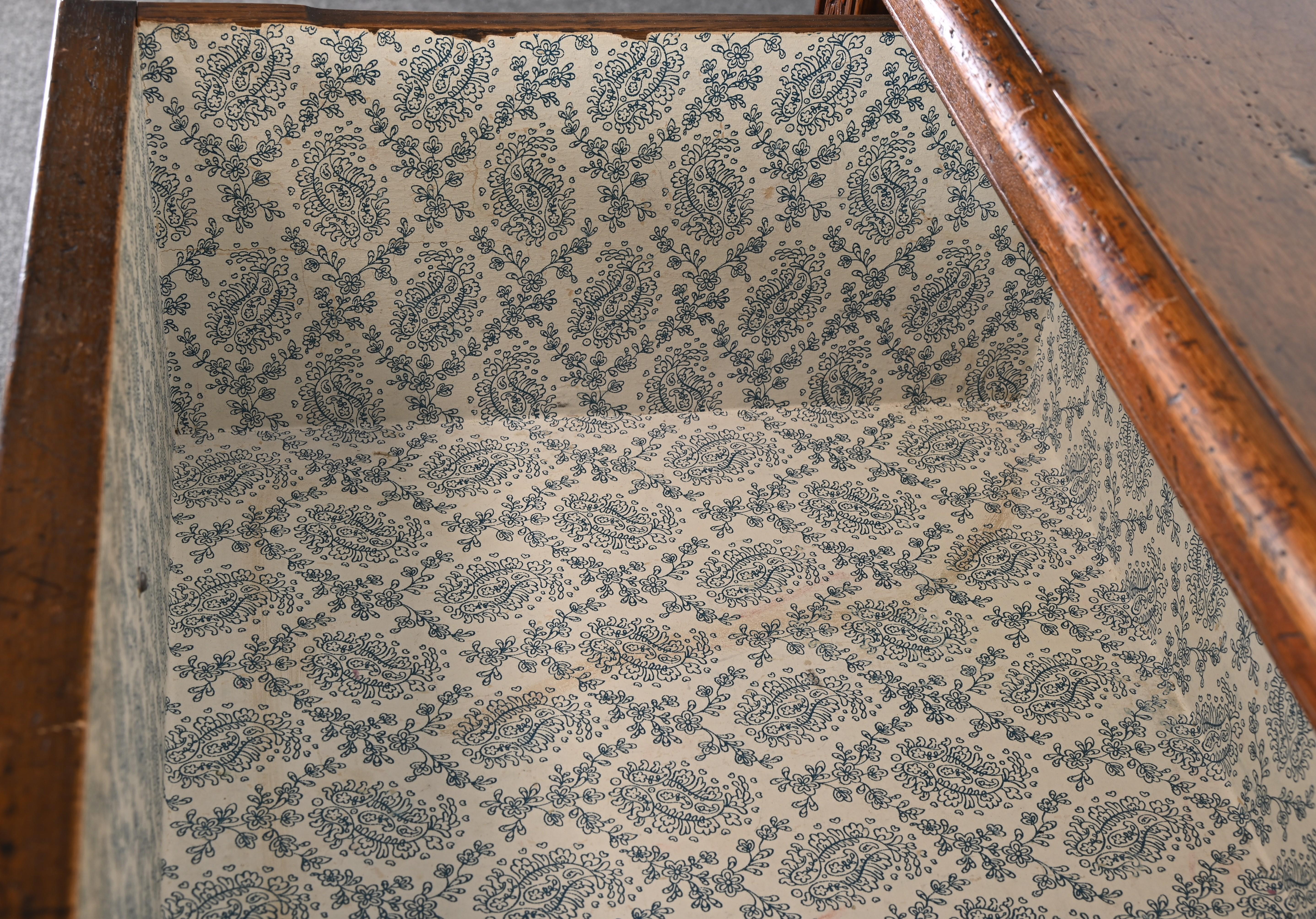 Commode francese in noce di Don Ruseau, fine XX secolo in vendita 5