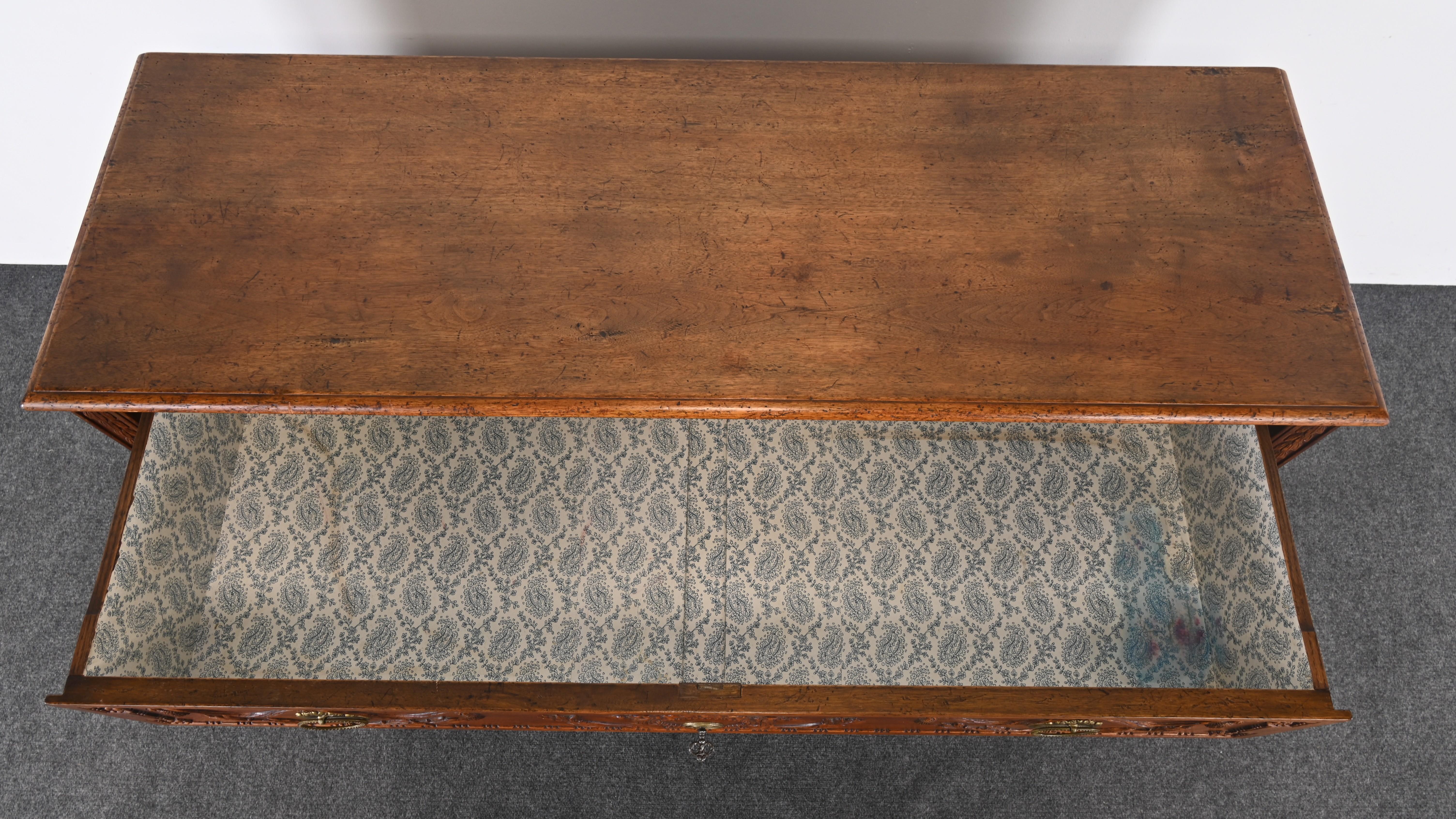 Commode francese in noce di Don Ruseau, fine XX secolo in vendita 6