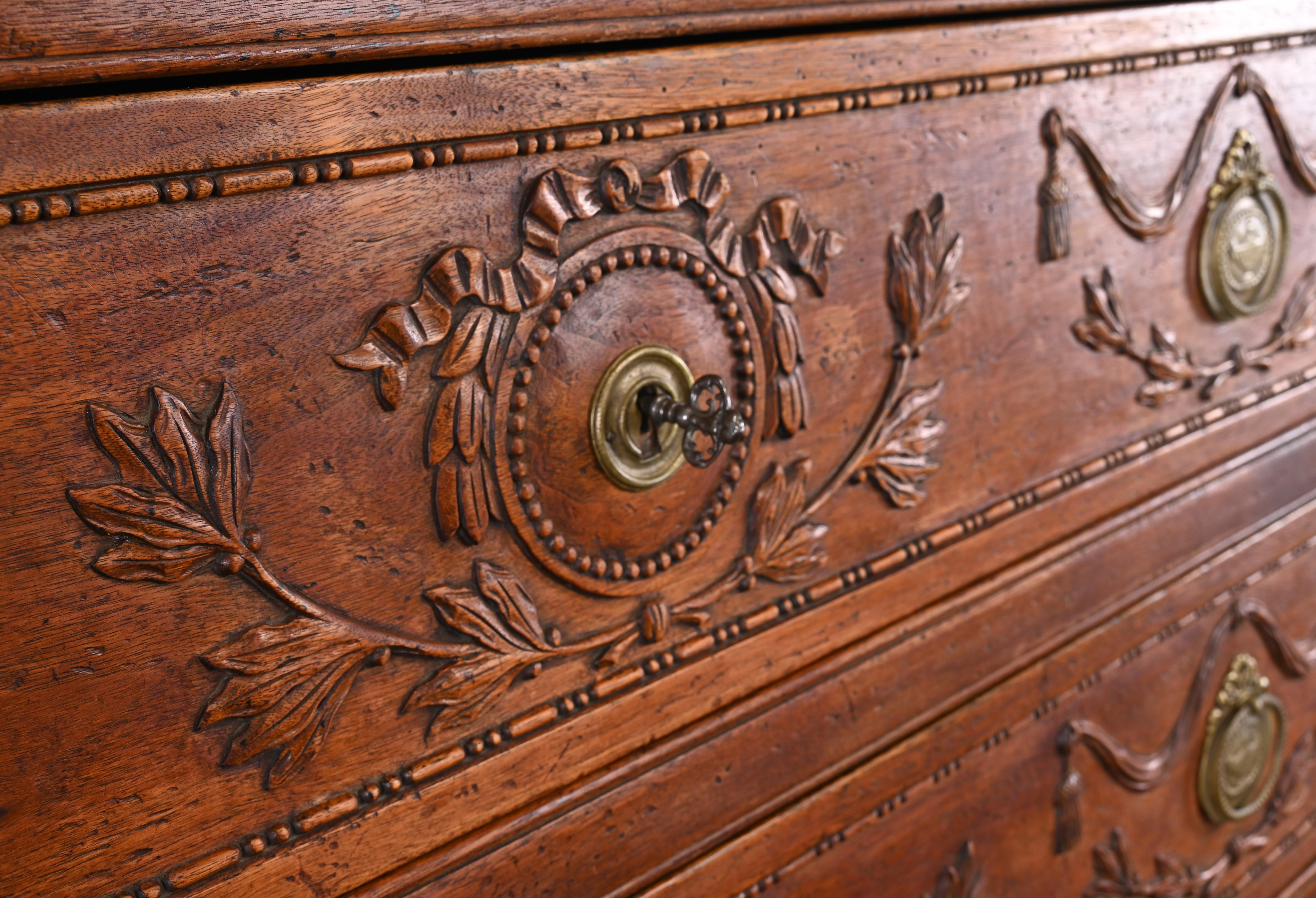 Commode francese in noce di Don Ruseau, fine XX secolo in vendita 7
