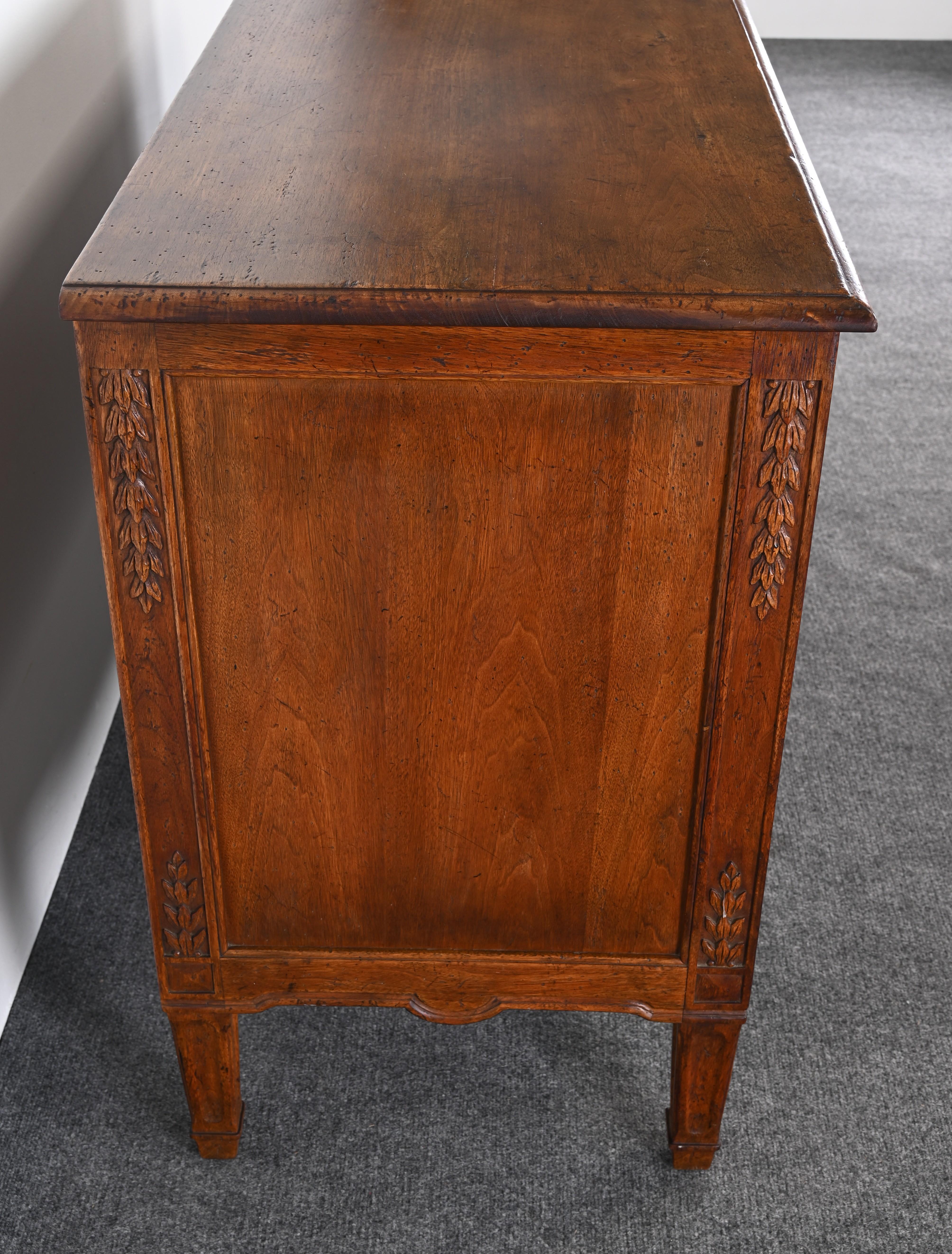 Commode francese in noce di Don Ruseau, fine XX secolo in vendita 8