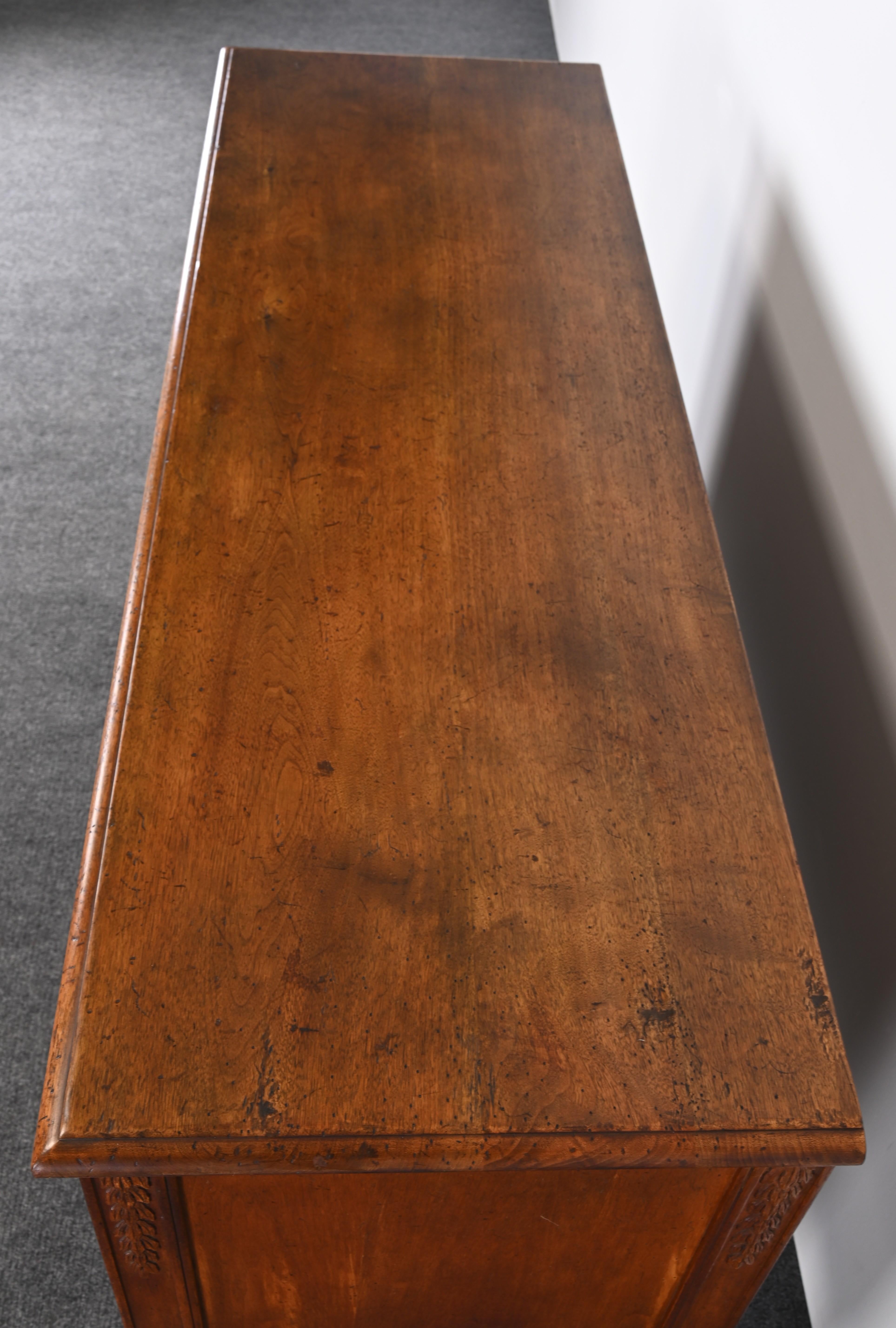 Commode francese in noce di Don Ruseau, fine XX secolo in vendita 11
