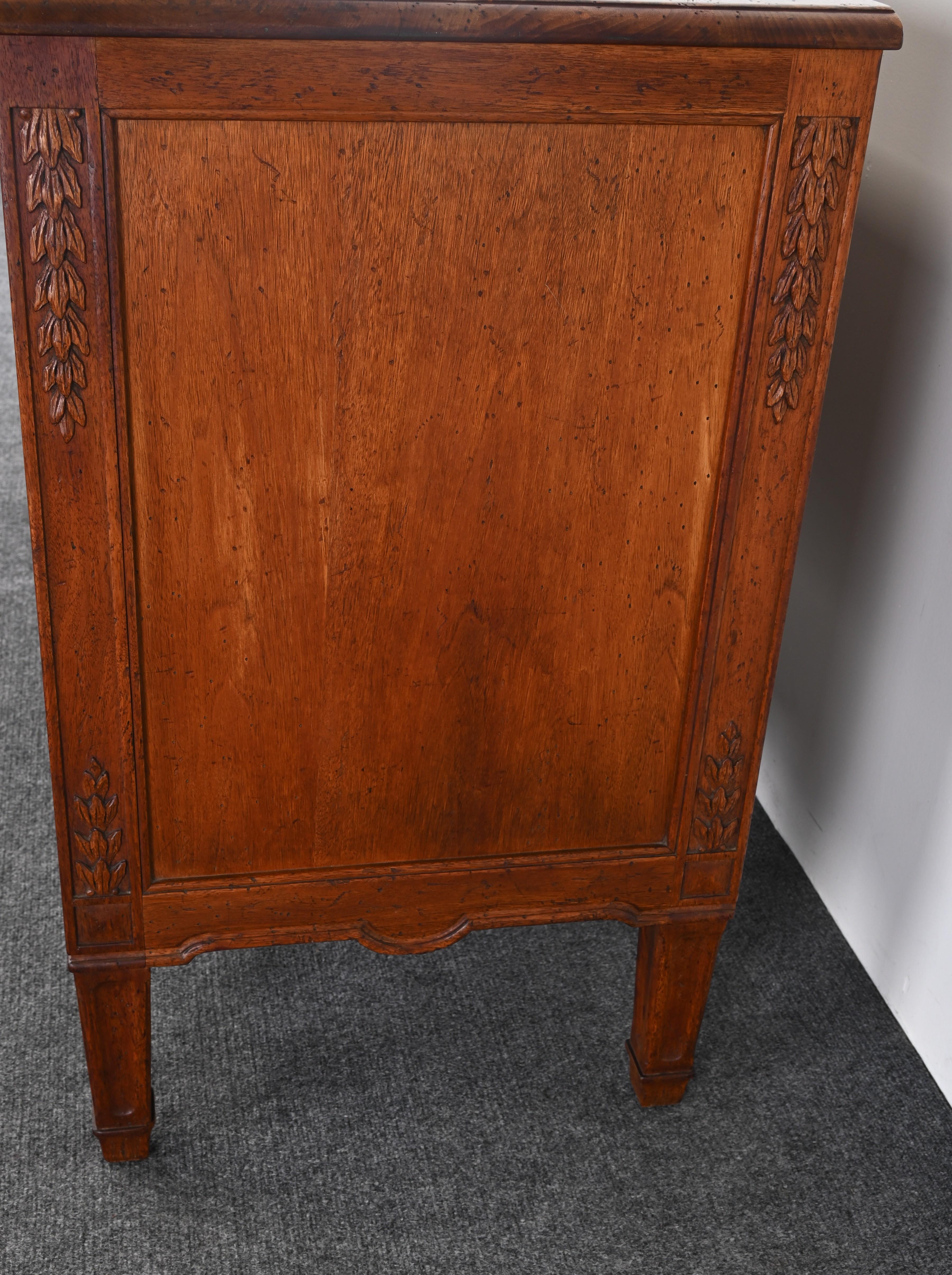 Commode francese in noce di Don Ruseau, fine XX secolo in vendita 12