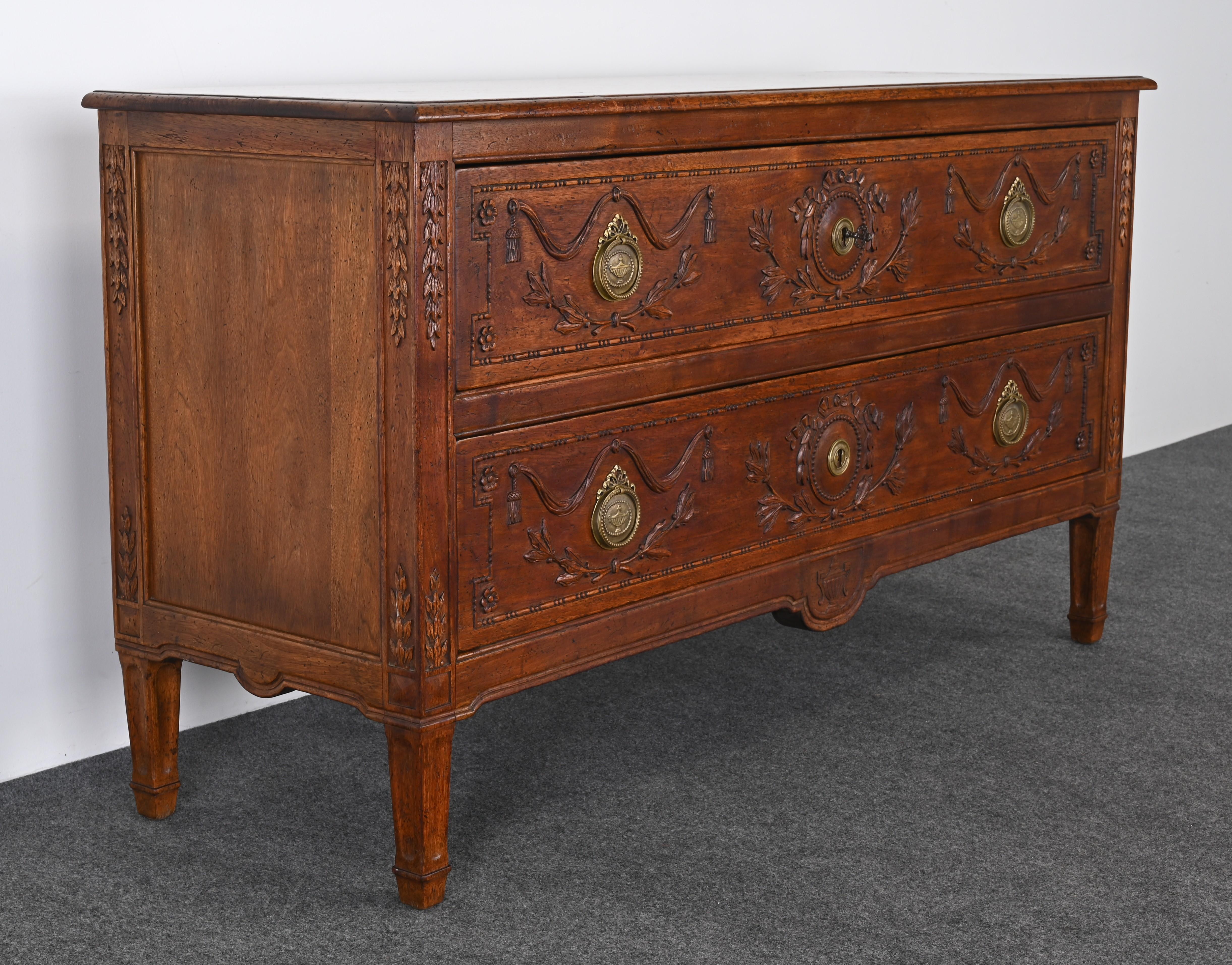 Commode francese in noce di Don Ruseau, fine XX secolo in vendita 13