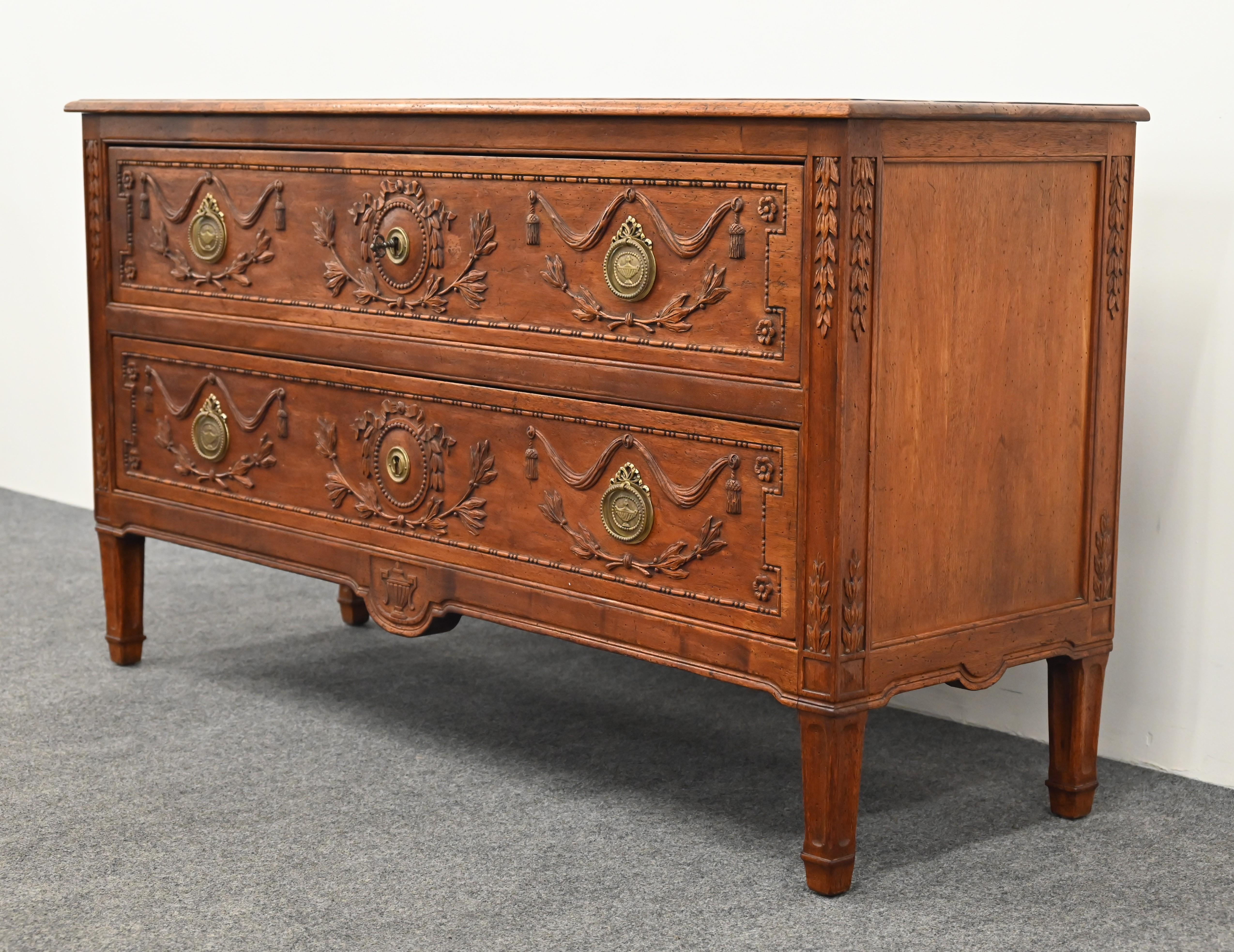 Americano Commode francese in noce di Don Ruseau, fine XX secolo in vendita