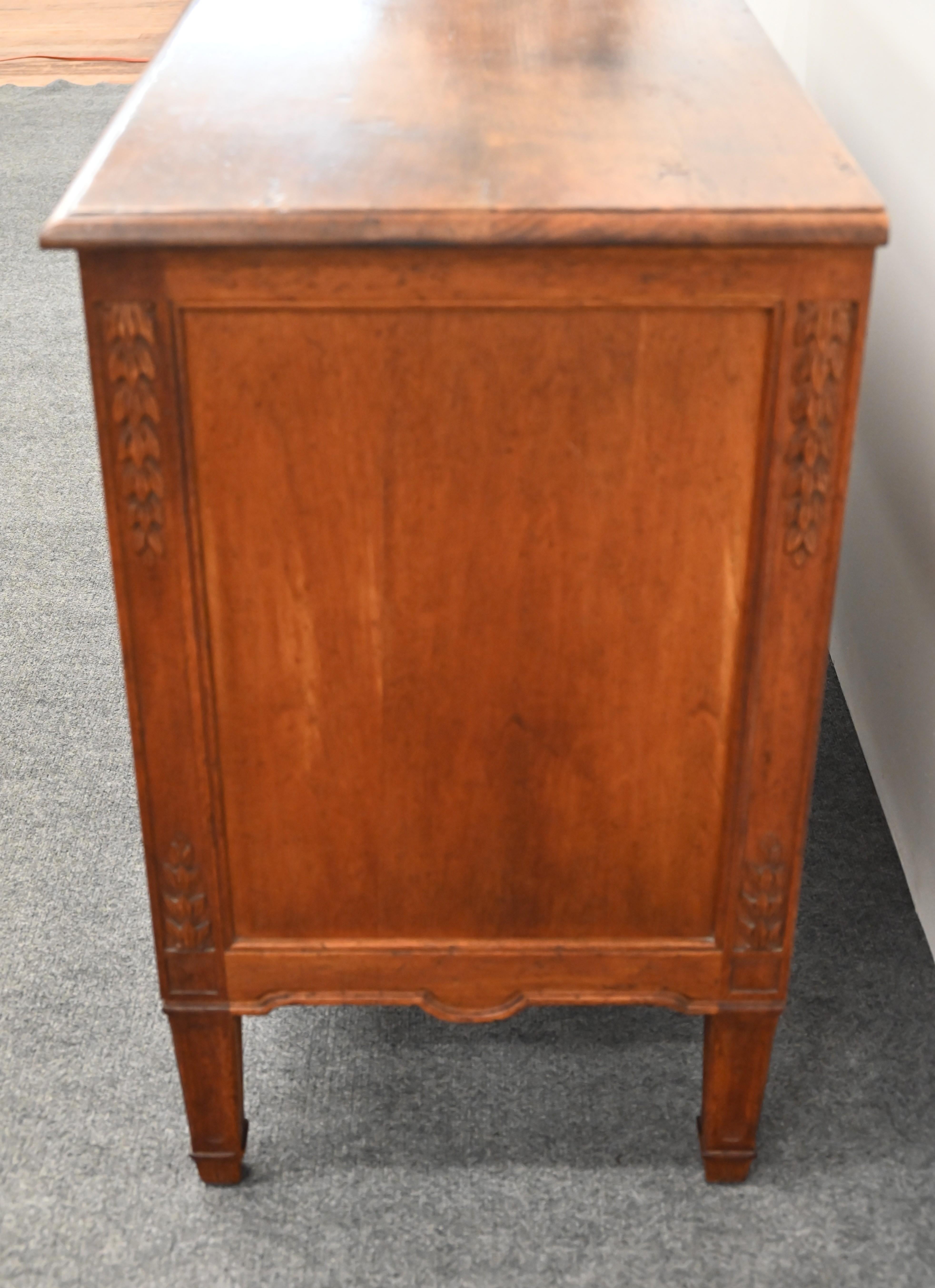 Commode francese in noce di Don Ruseau, fine XX secolo in vendita 2