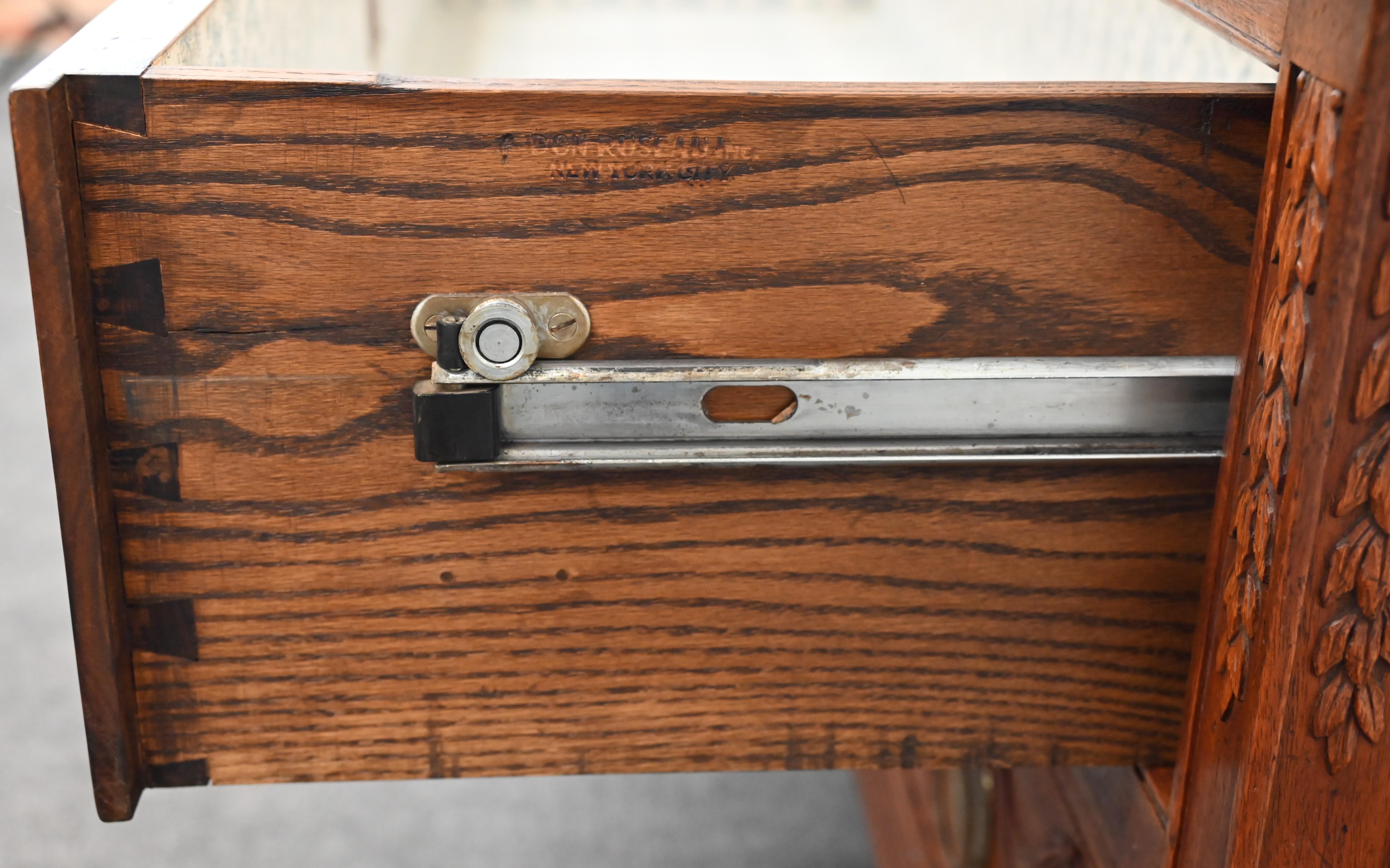 Commode francese in noce di Don Ruseau, fine XX secolo in vendita 3