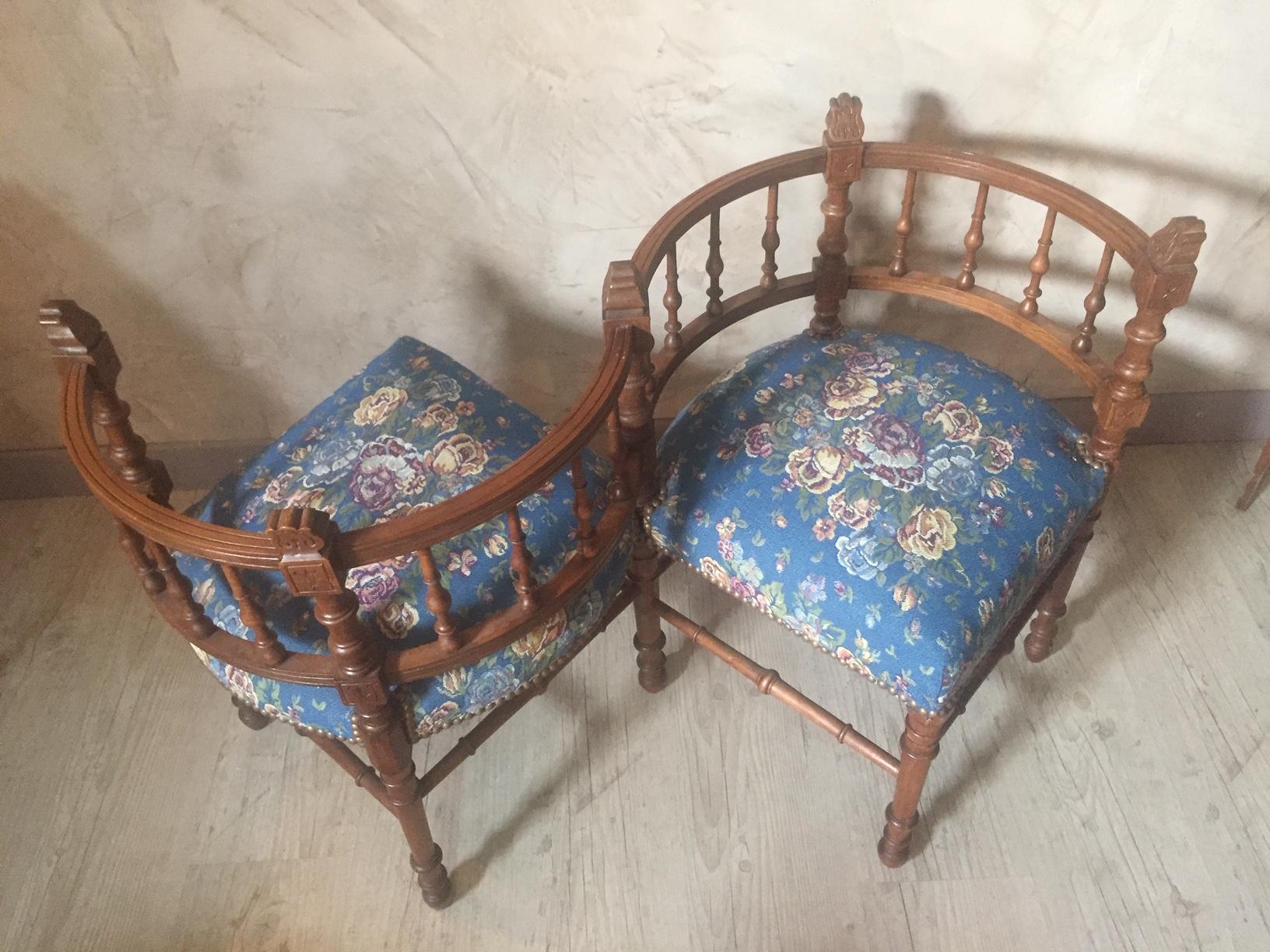 French Walnut Confident Armchair, 1900 In Good Condition In LEGNY, FR