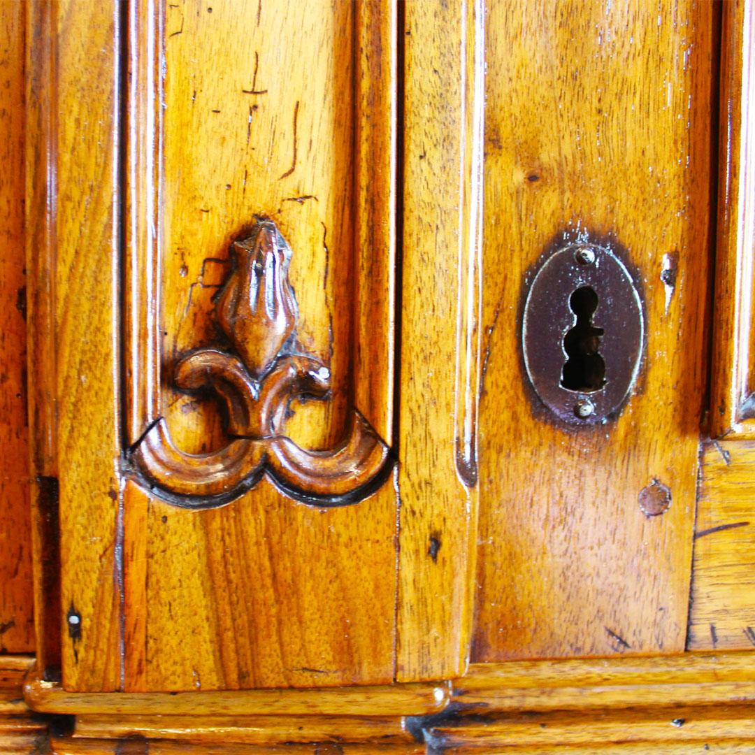 Bureau français en noyer avec tiroir caché, vers 1820 en vente 6