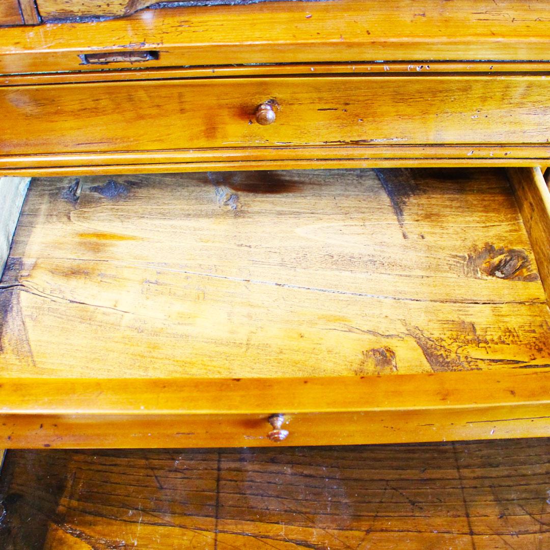 Bureau français en noyer avec tiroir caché, vers 1820 en vente 10
