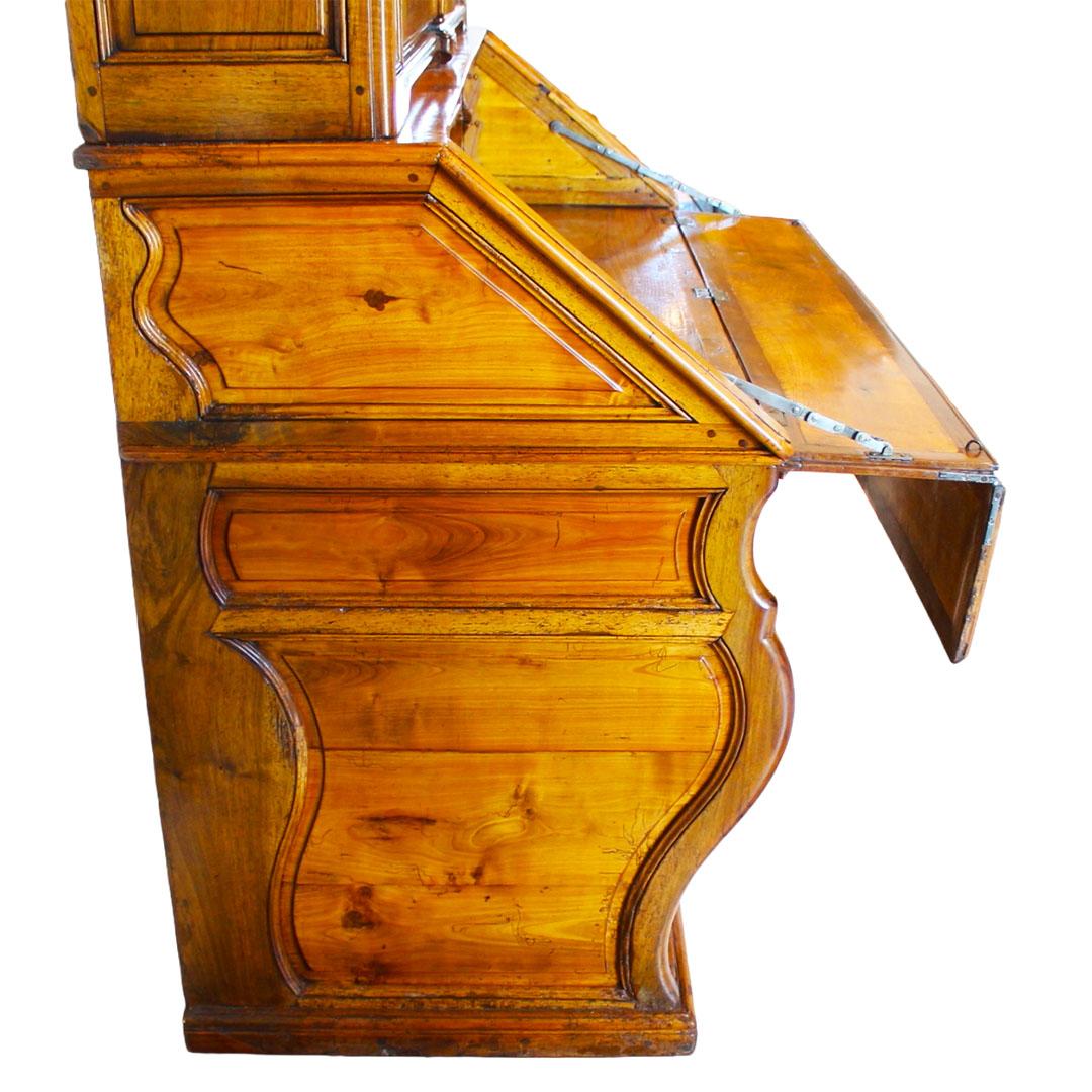 Bureau français en noyer avec tiroir caché, vers 1820 en vente 3