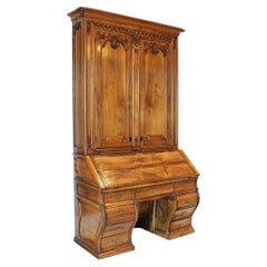 Bureau français en noyer avec tiroir caché, vers 1820