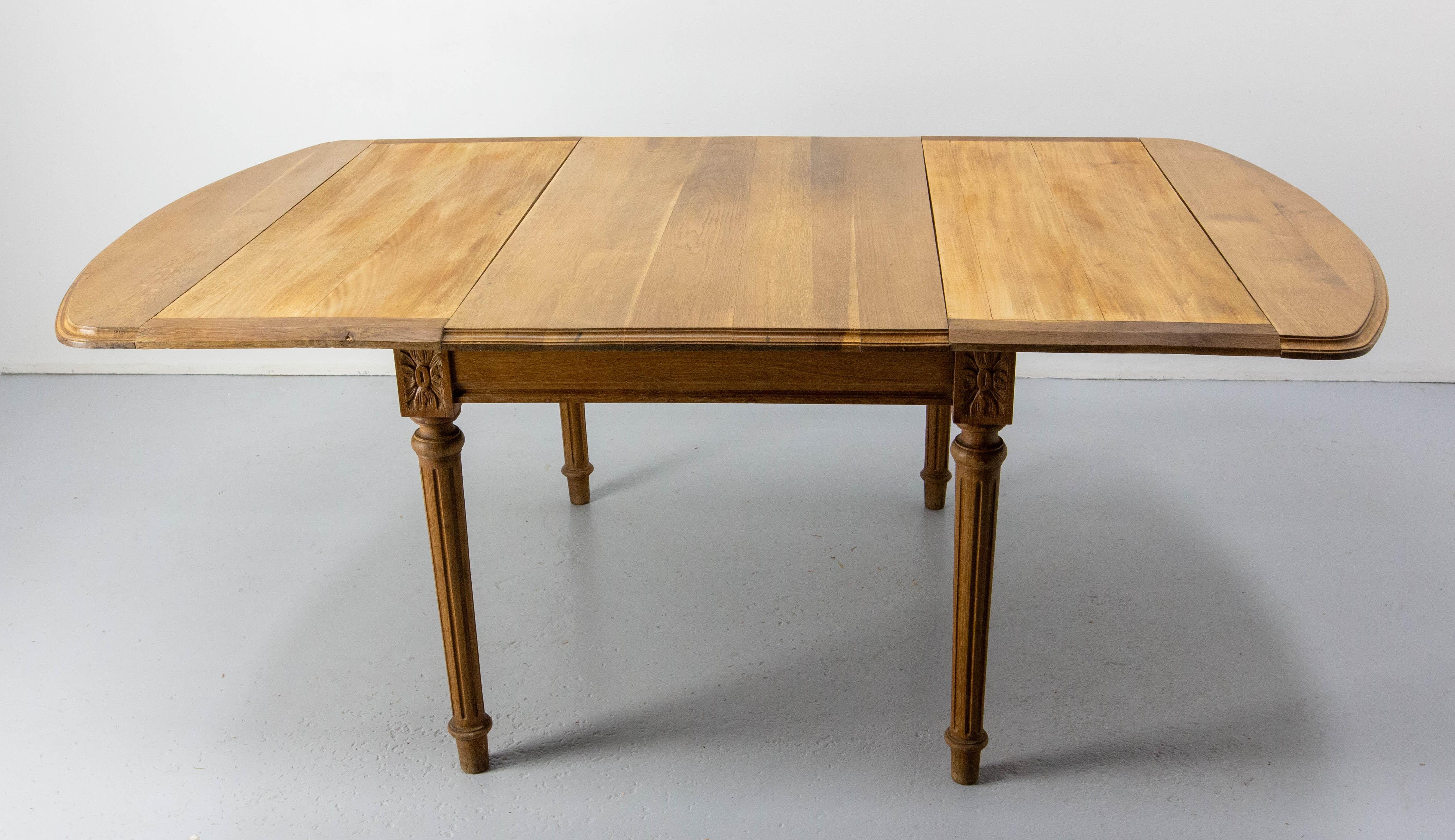 French Walnut Dining Extending Table Louis XVI Style, Late 19th Century For Sale 8