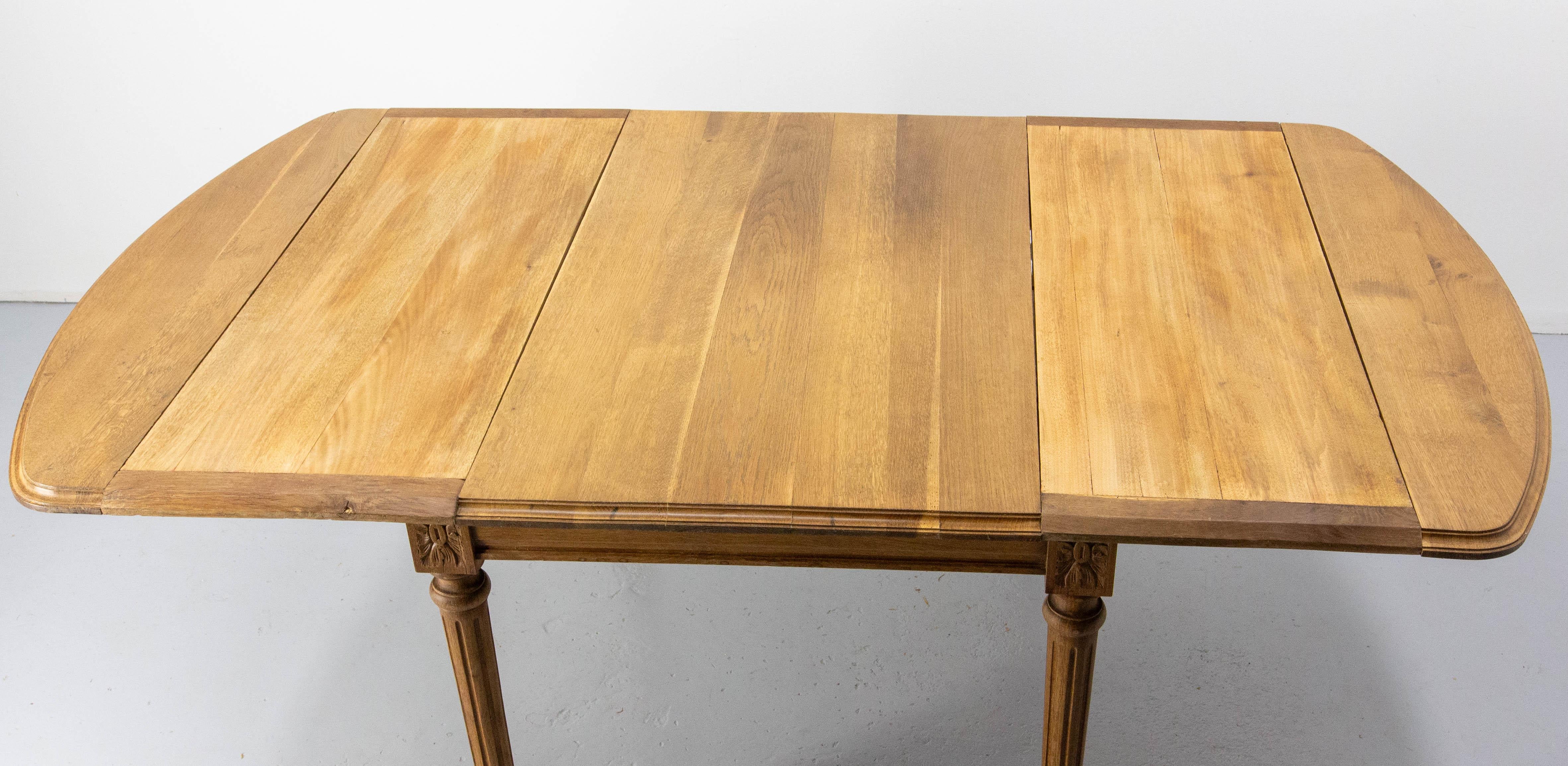 French Walnut Dining Extending Table Louis XVI Style, Late 19th Century For Sale 9