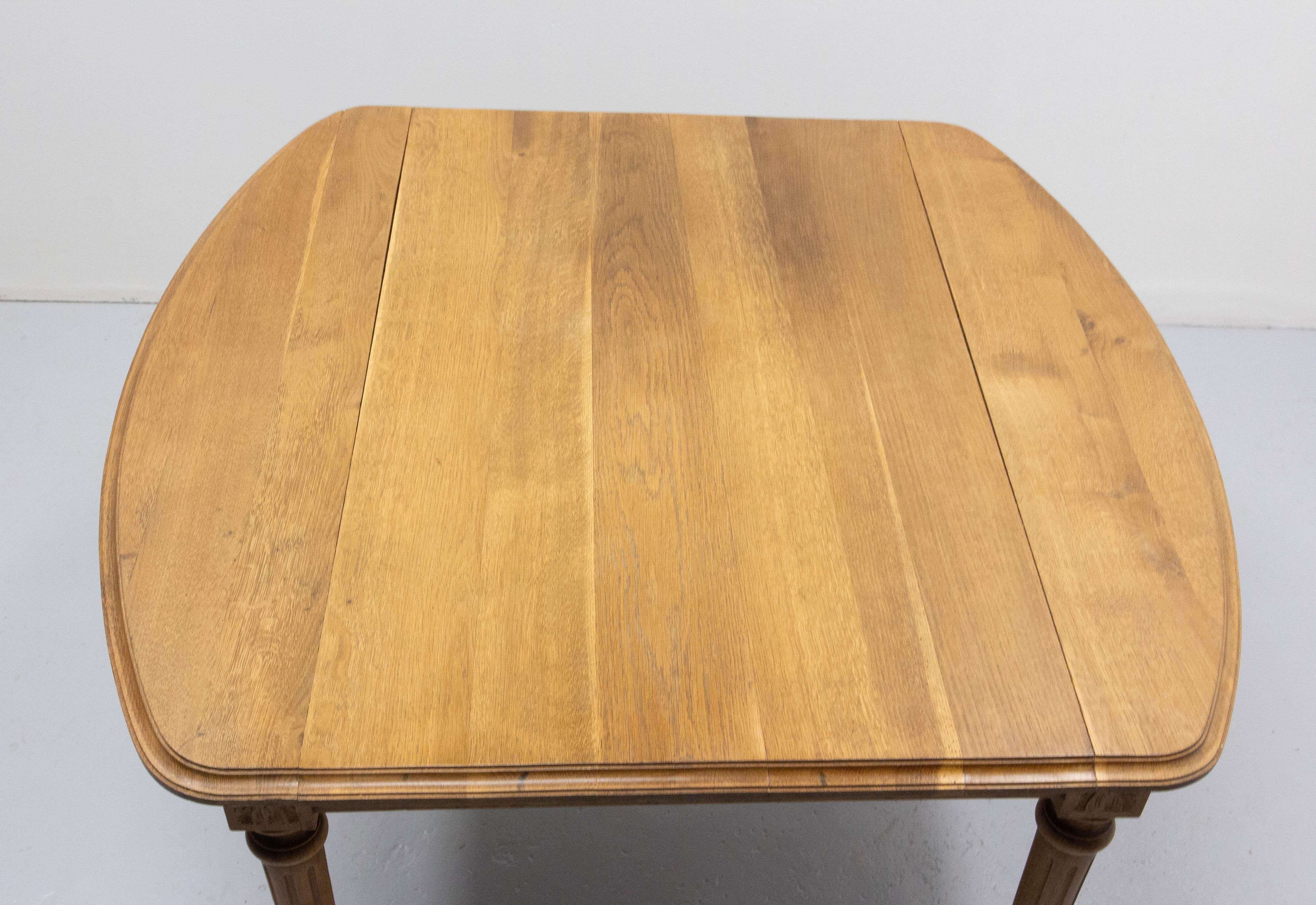French Walnut Dining Extending Table Louis XVI Style, Late 19th Century For Sale 2