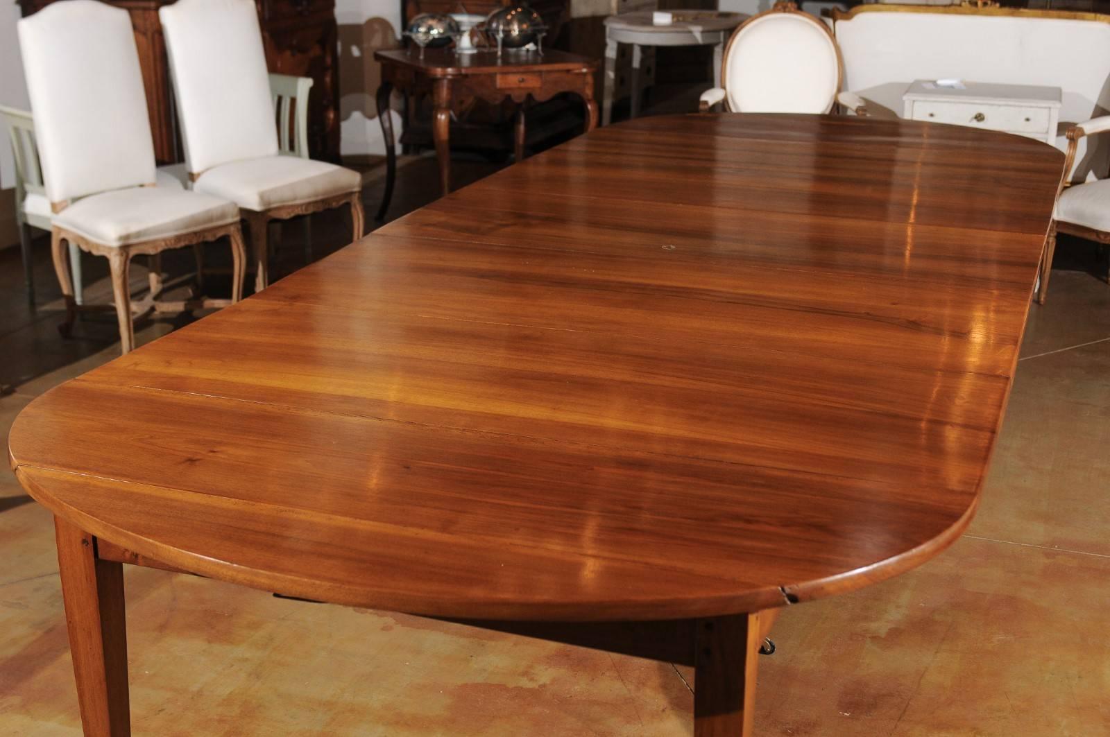 Wood French Walnut Dining Room Extension Table with Five Leaves, Late 19th Century