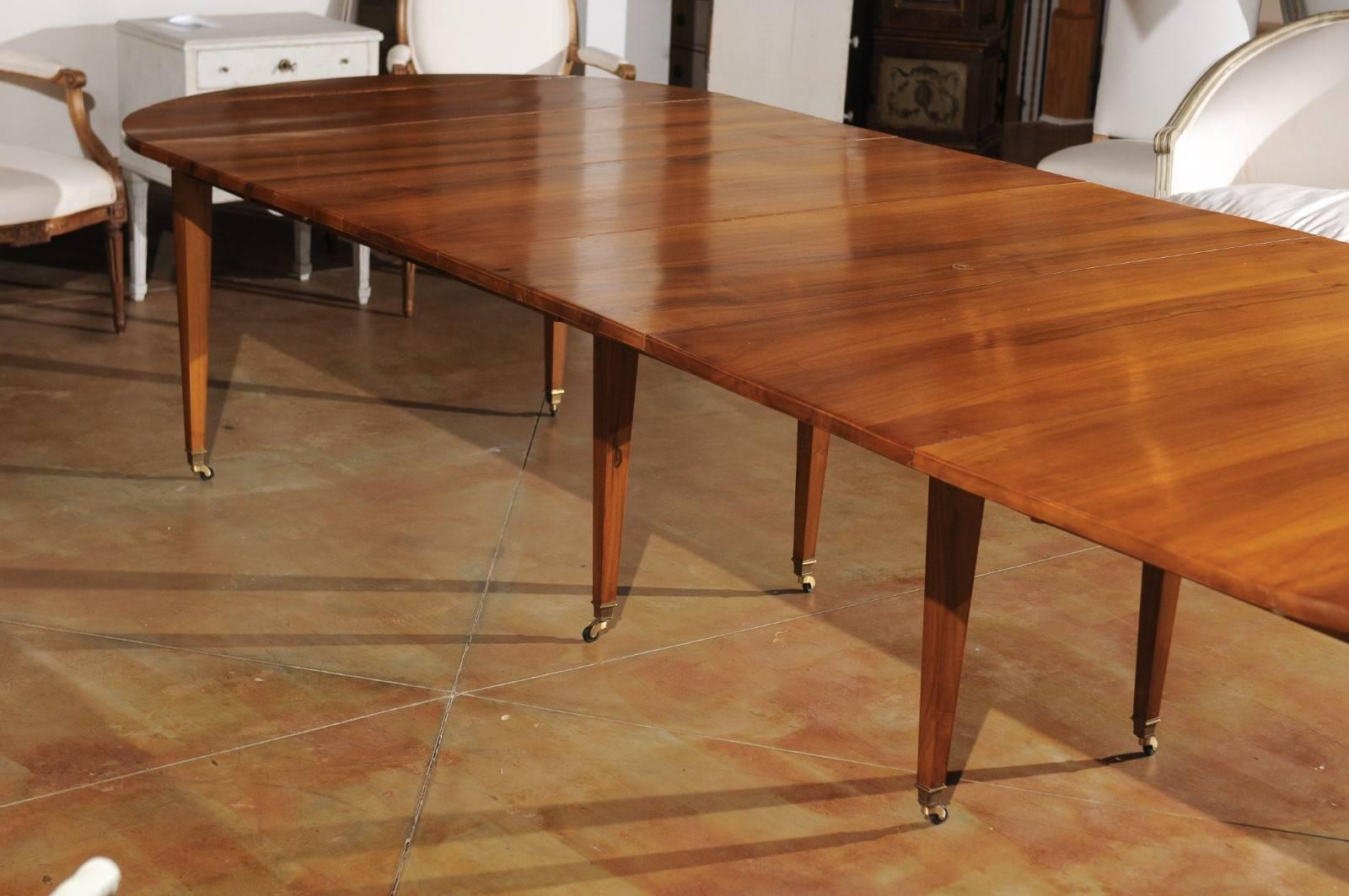 French Walnut Dining Room Extension Table with Five Leaves, Late 19th Century 2