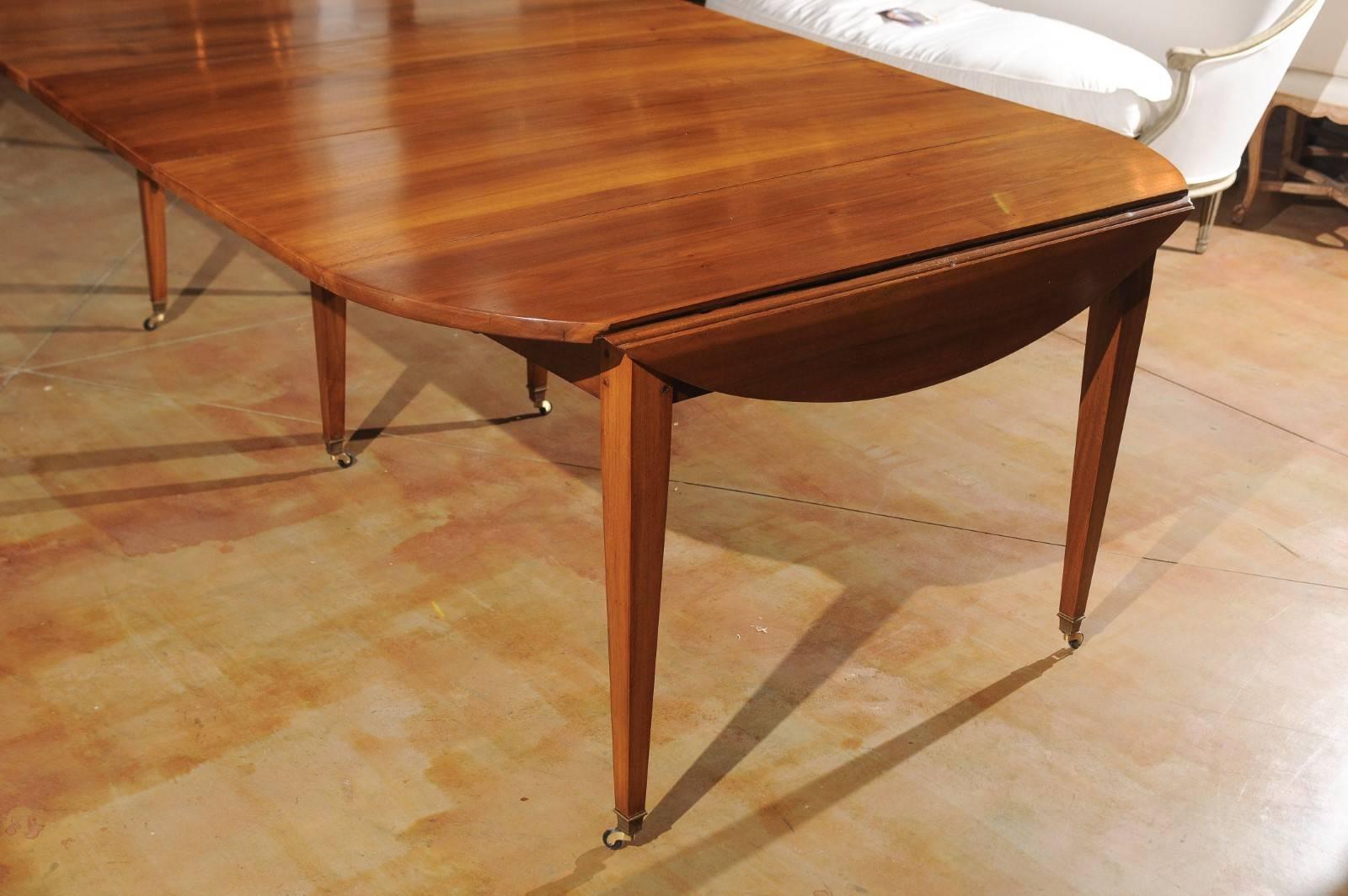 French Walnut Dining Room Extension Table with Five Leaves, Late 19th Century 3