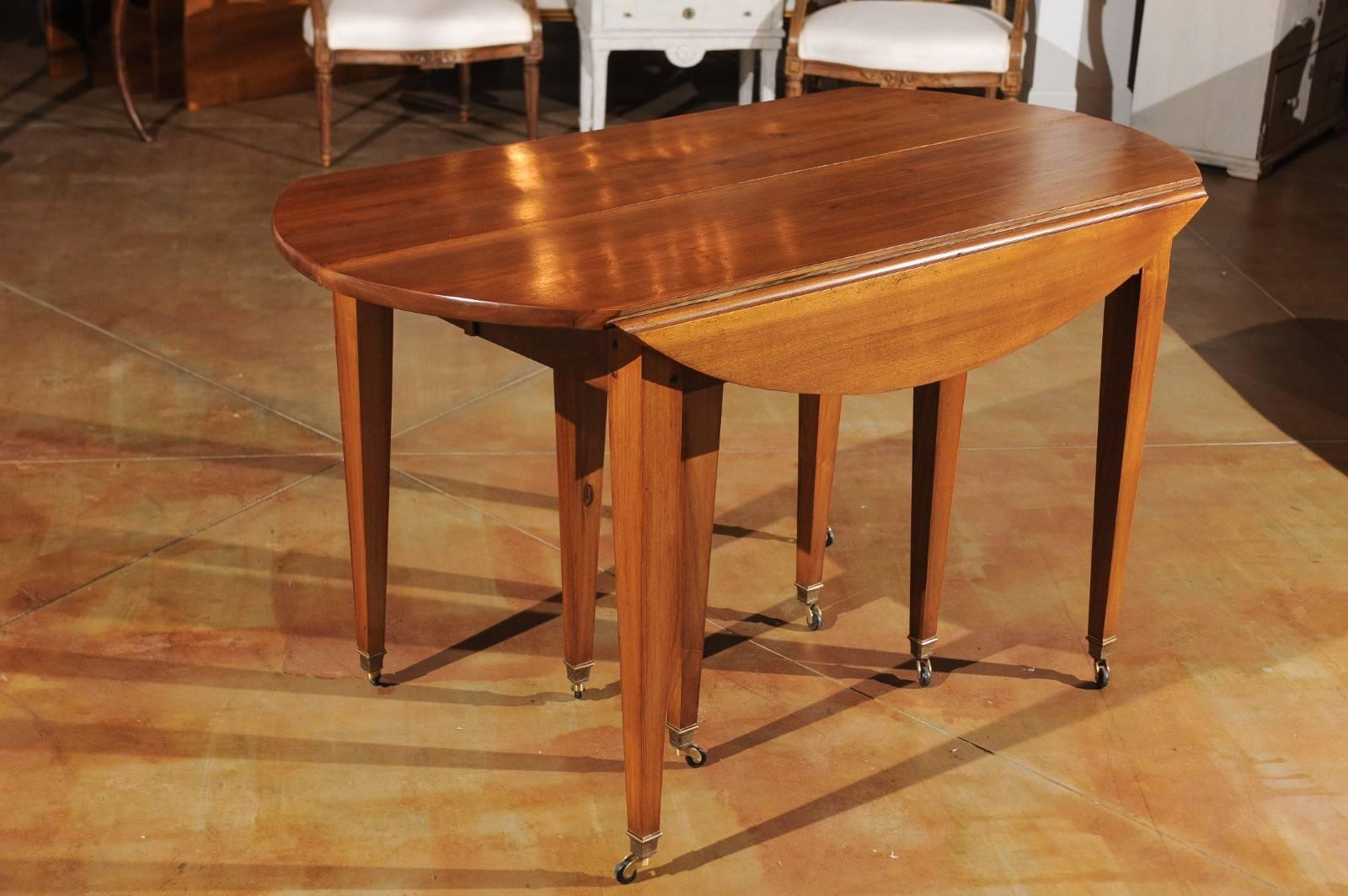 French Walnut Dining Room Extension Table with Five Leaves, Late 19th Century 5