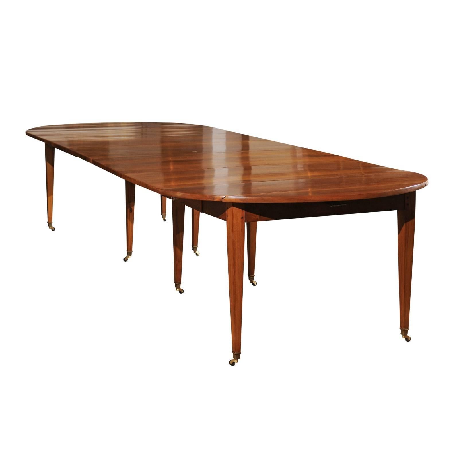 French Walnut Dining Room Extension Table with Five Leaves, Late 19th Century