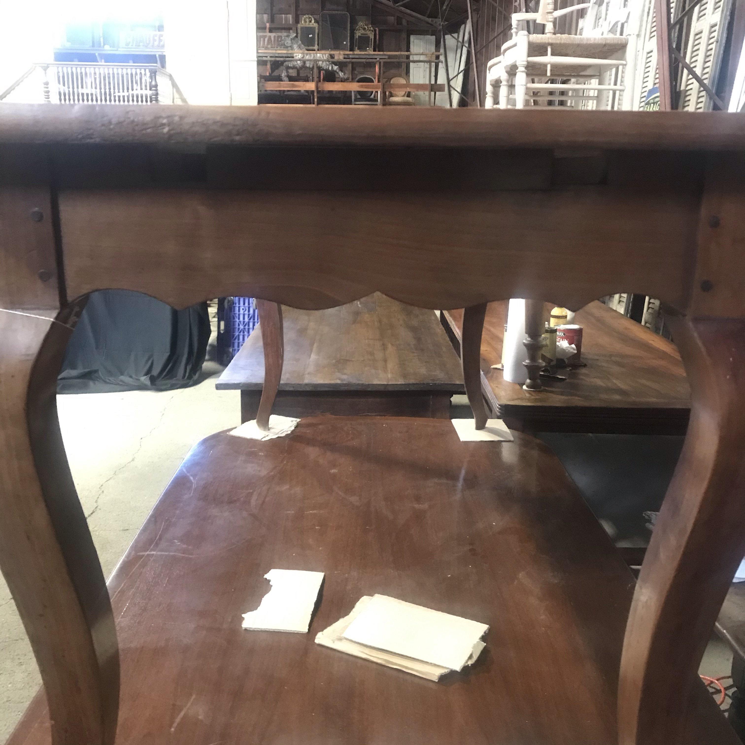 French Walnut Dining Table or Roomy Desk with Scalloped Apron In Excellent Condition In Hopewell, NJ