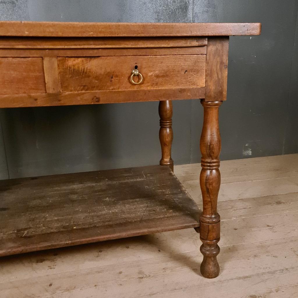 Wonderful 19th century French walnut drapers table. Great color, 1860.

Depth of brushing slide: 16