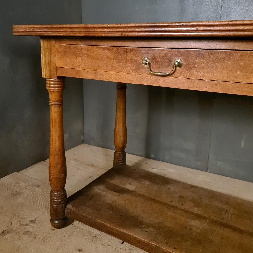French Walnut Drapers Table In Good Condition In Leamington Spa, Warwickshire