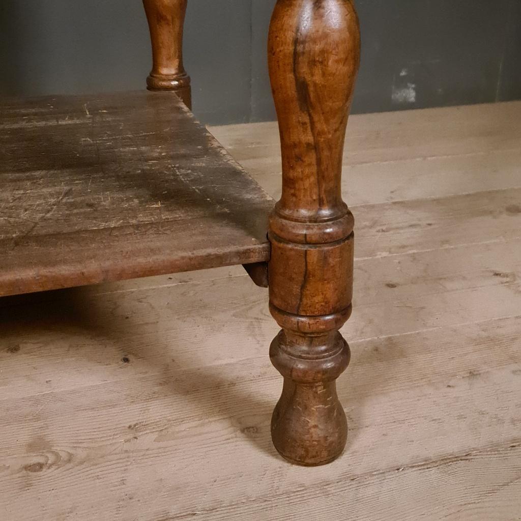 French Walnut Drapers Table In Good Condition In Leamington Spa, Warwickshire