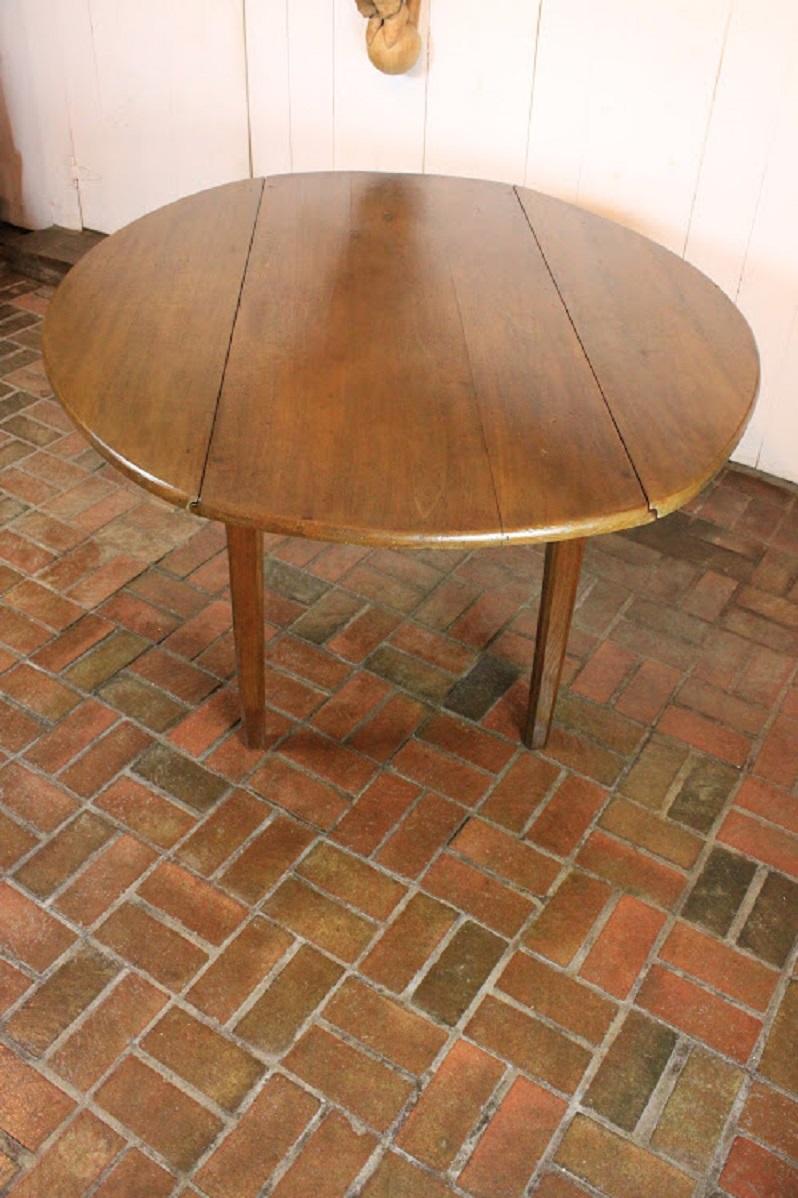 French Walnut Drop Leaf Table In Excellent Condition In Woodbury, CT