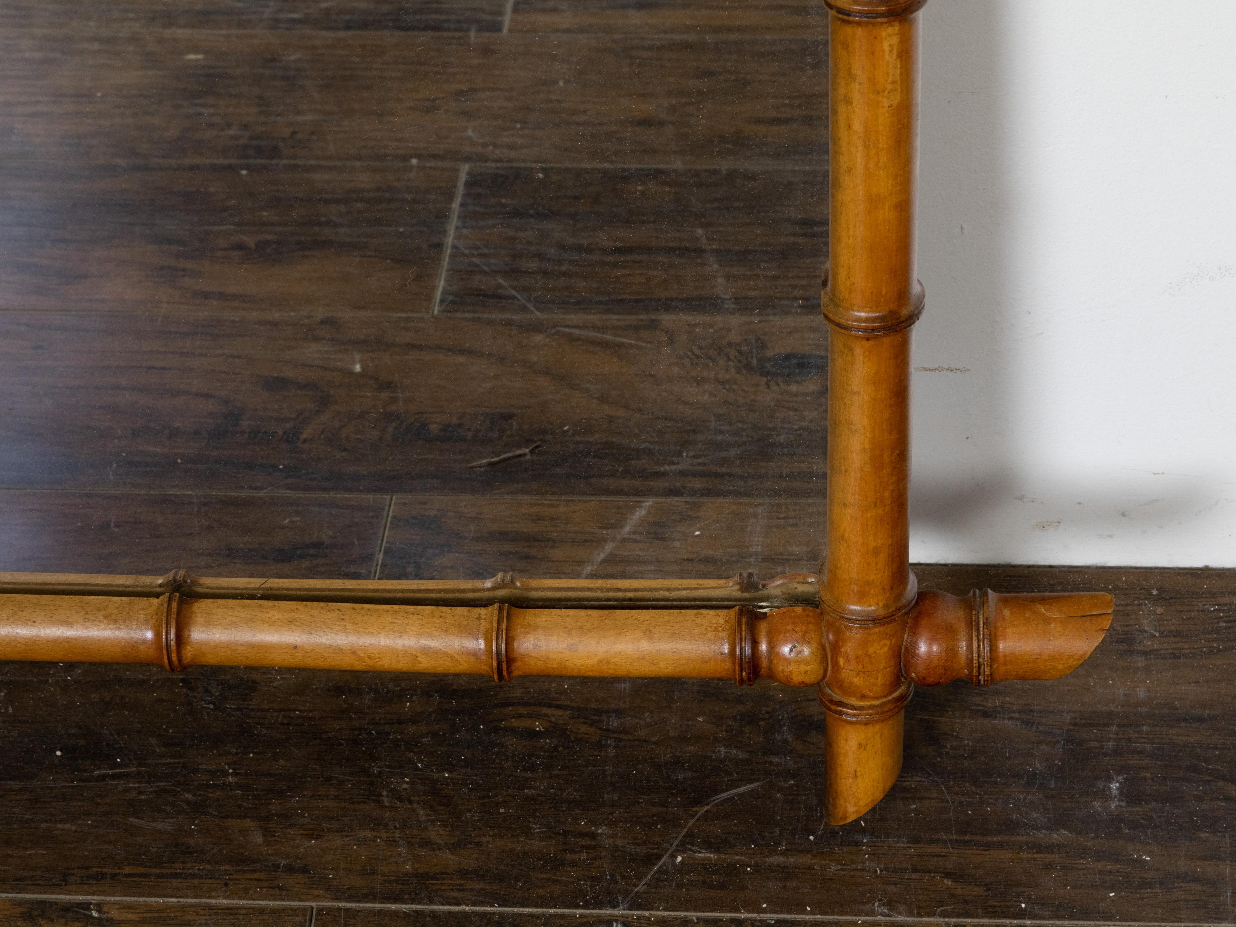 Finto bambù Specchio in finto legno di noce francese con angoli intersecati, 1920 ca. in vendita