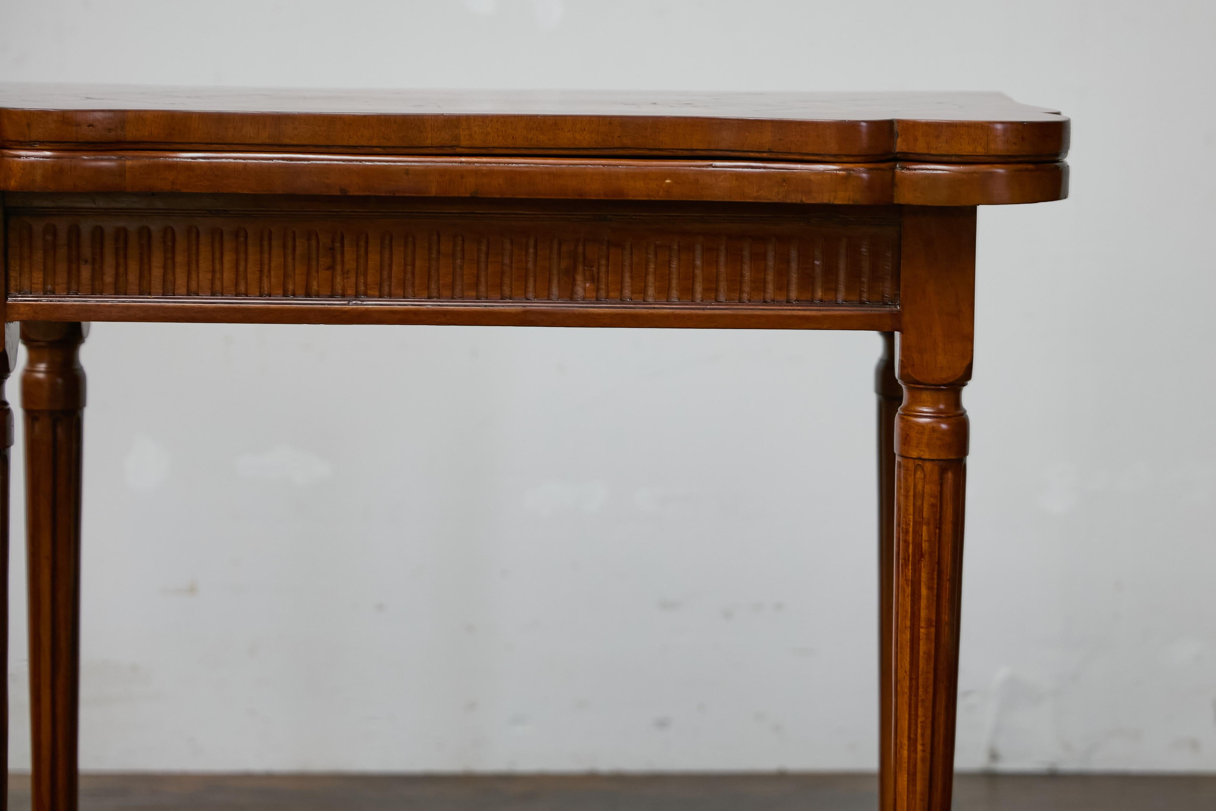 French Walnut Game Table with Marquetry and Reversible Felt Top, Circa 1880 In Good Condition For Sale In Atlanta, GA