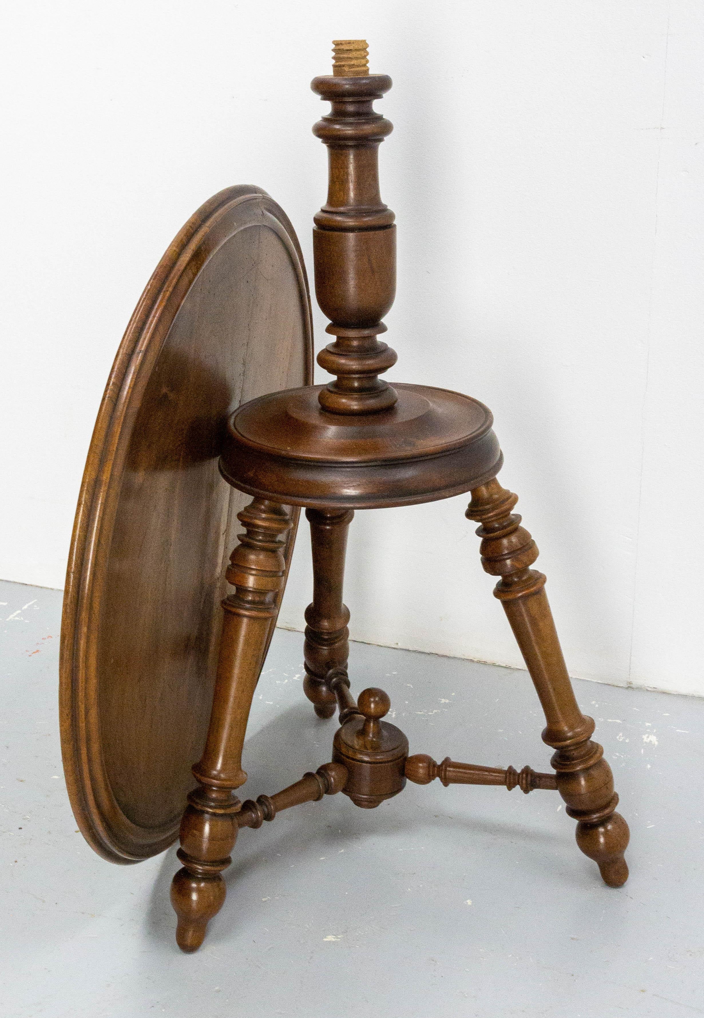 French Walnut Gueridon or Side Table, late 19th Century For Sale 4