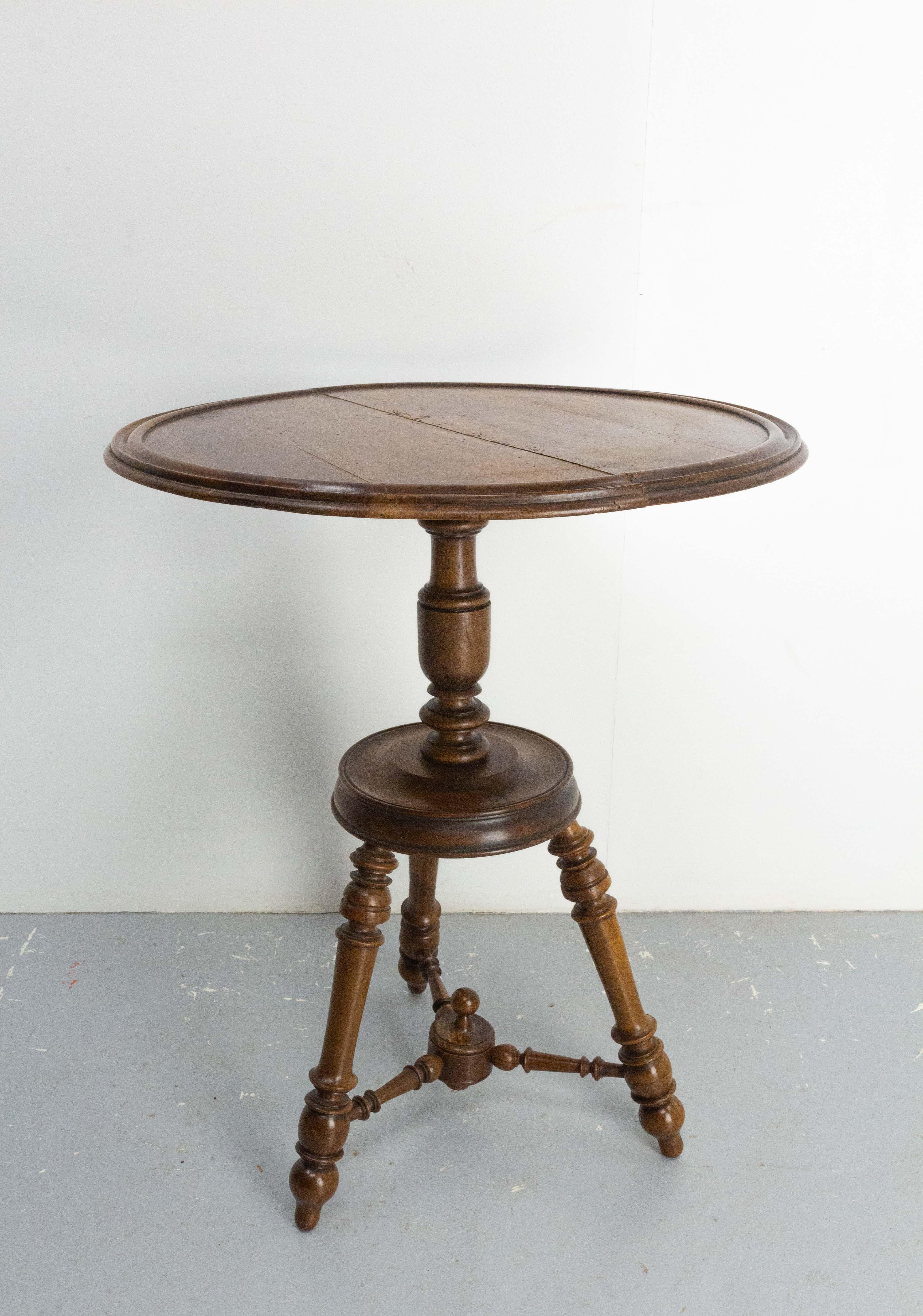Walnut round side table 
Made circa 1970
The pedestal has three feet.
You can also use the coffee table as an end table.
Solid and massive design
Good condition, delivered disassembled, stable assembly, once screwed.

Shipping:
60 / 39 / 72