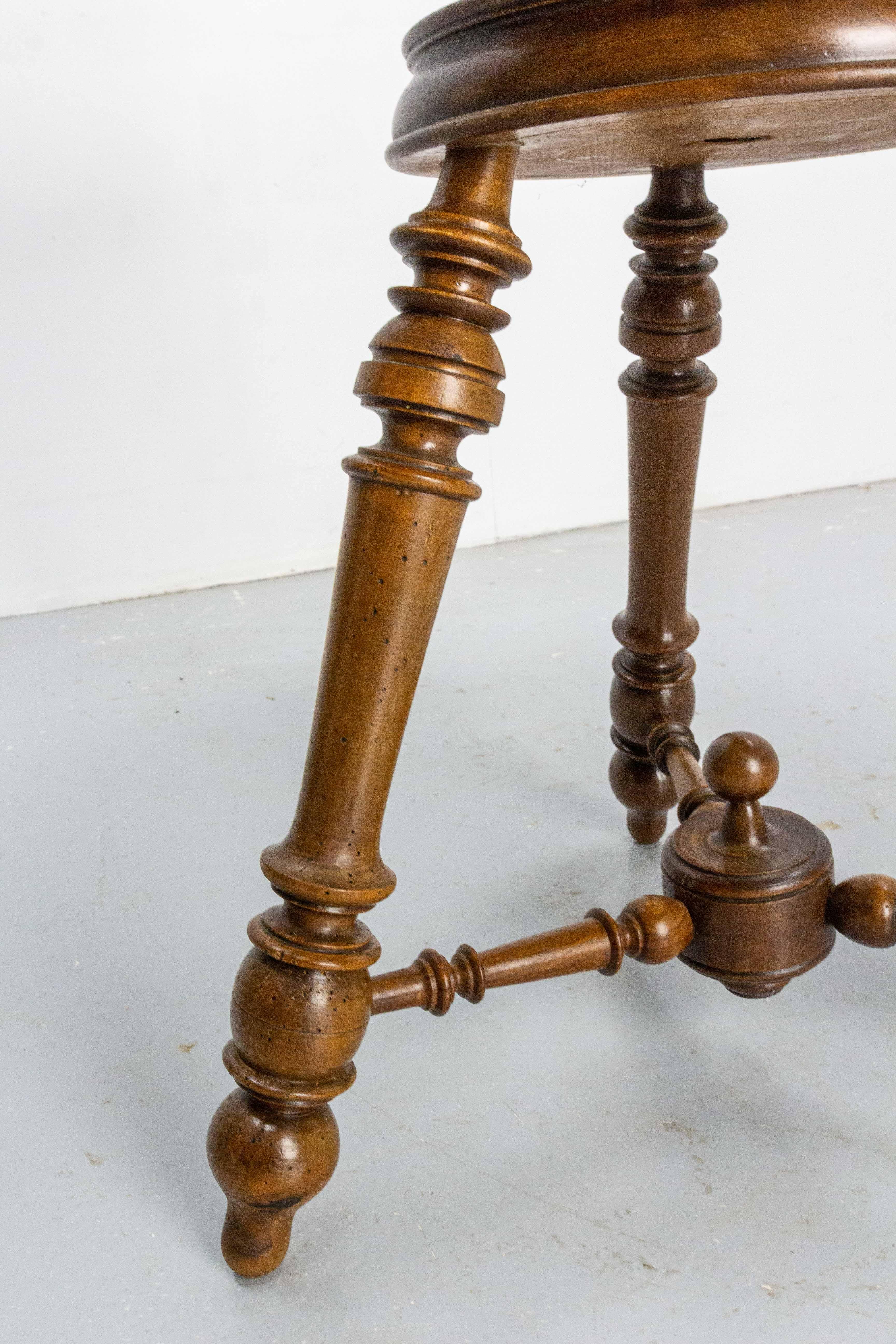 French Walnut Gueridon or Side Table, late 19th Century In Good Condition For Sale In Labrit, Landes