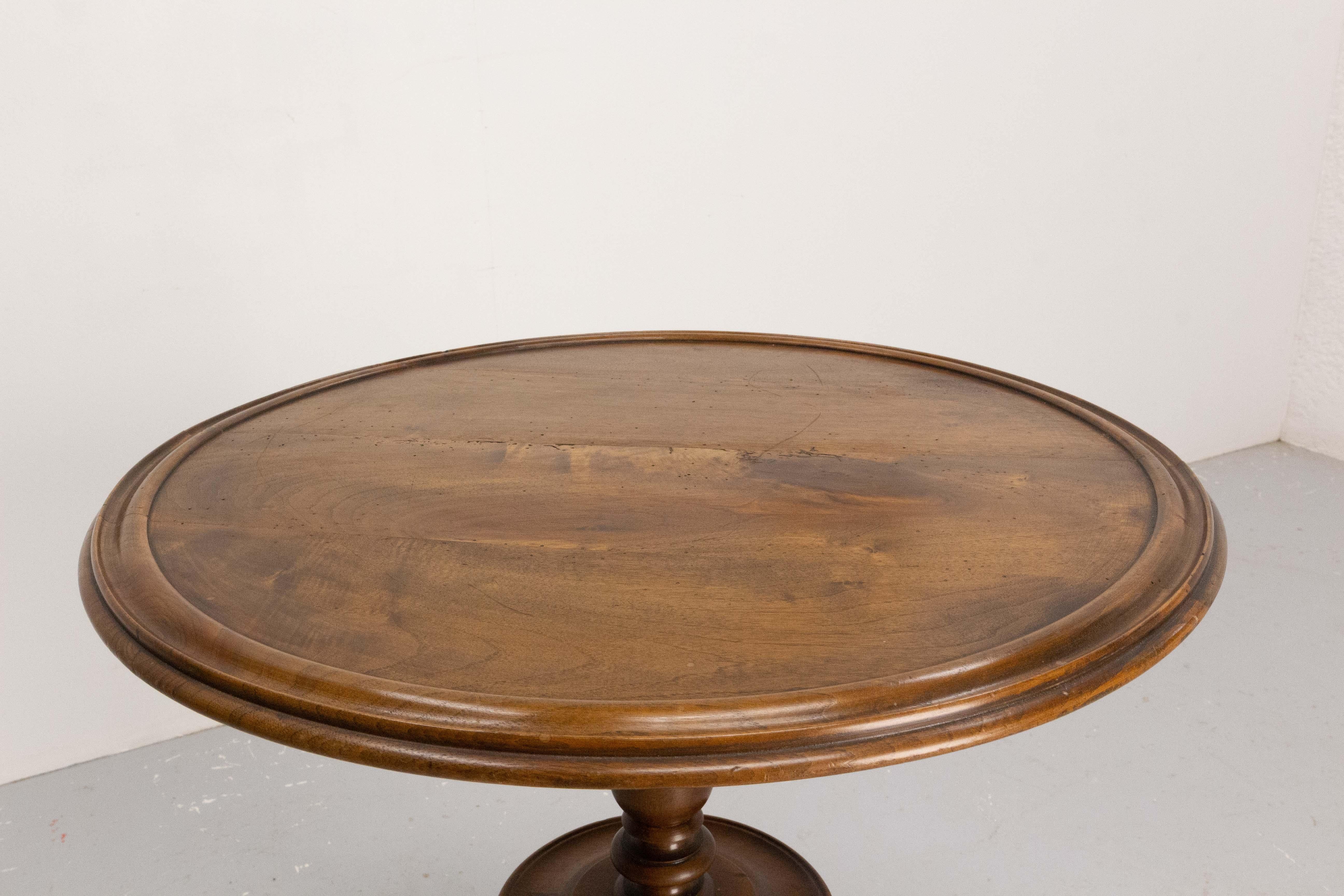 French Walnut Gueridon or Side Table, late 19th Century For Sale 2