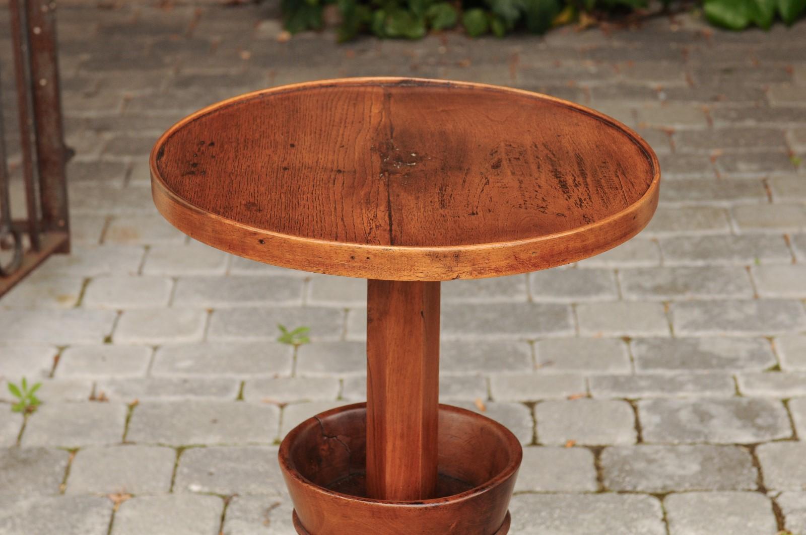 French Walnut Guéridon Side Table with Circular Top and Tripod Base, circa 1875 For Sale 6