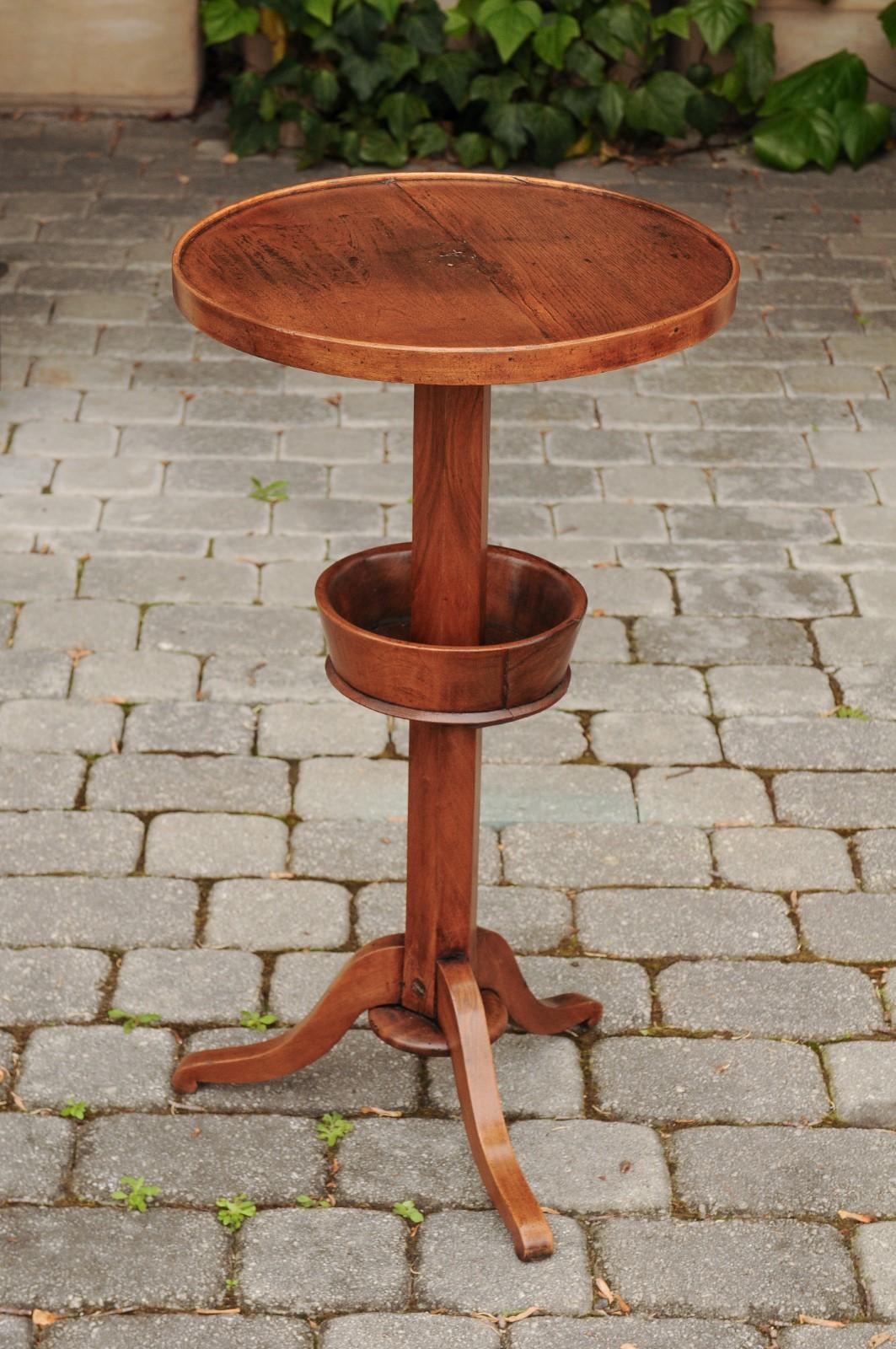 French Walnut Guéridon Side Table with Circular Top and Tripod Base, circa 1875 For Sale 7