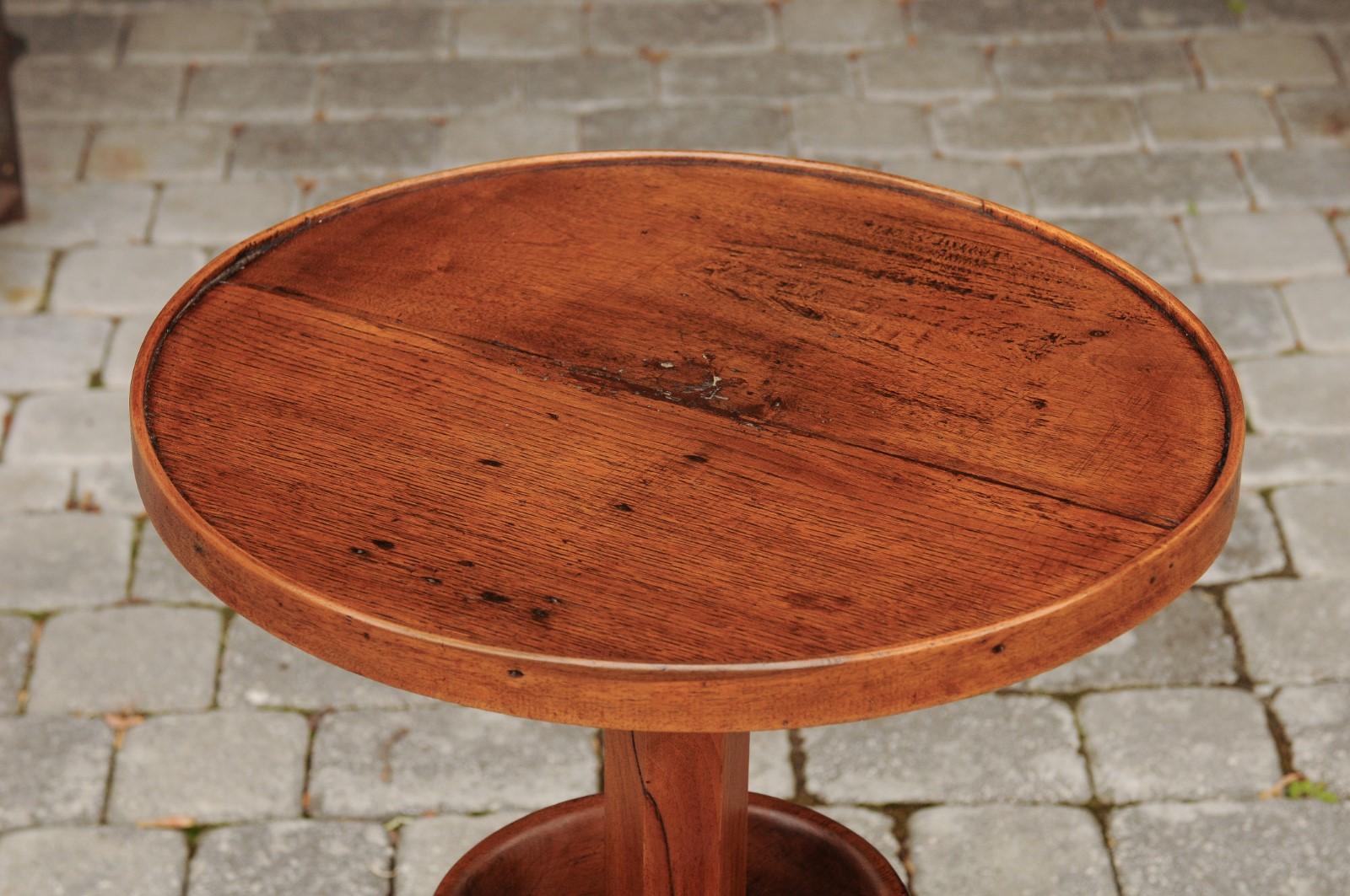 French Walnut Guéridon Side Table with Circular Top and Tripod Base, circa 1875 For Sale 1