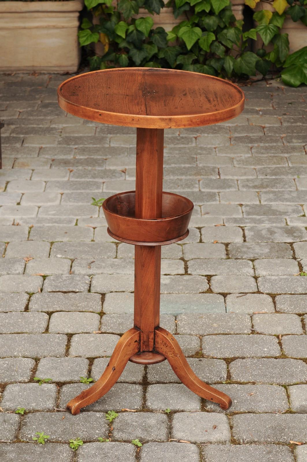 French Walnut Guéridon Side Table with Circular Top and Tripod Base, circa 1875 For Sale 4