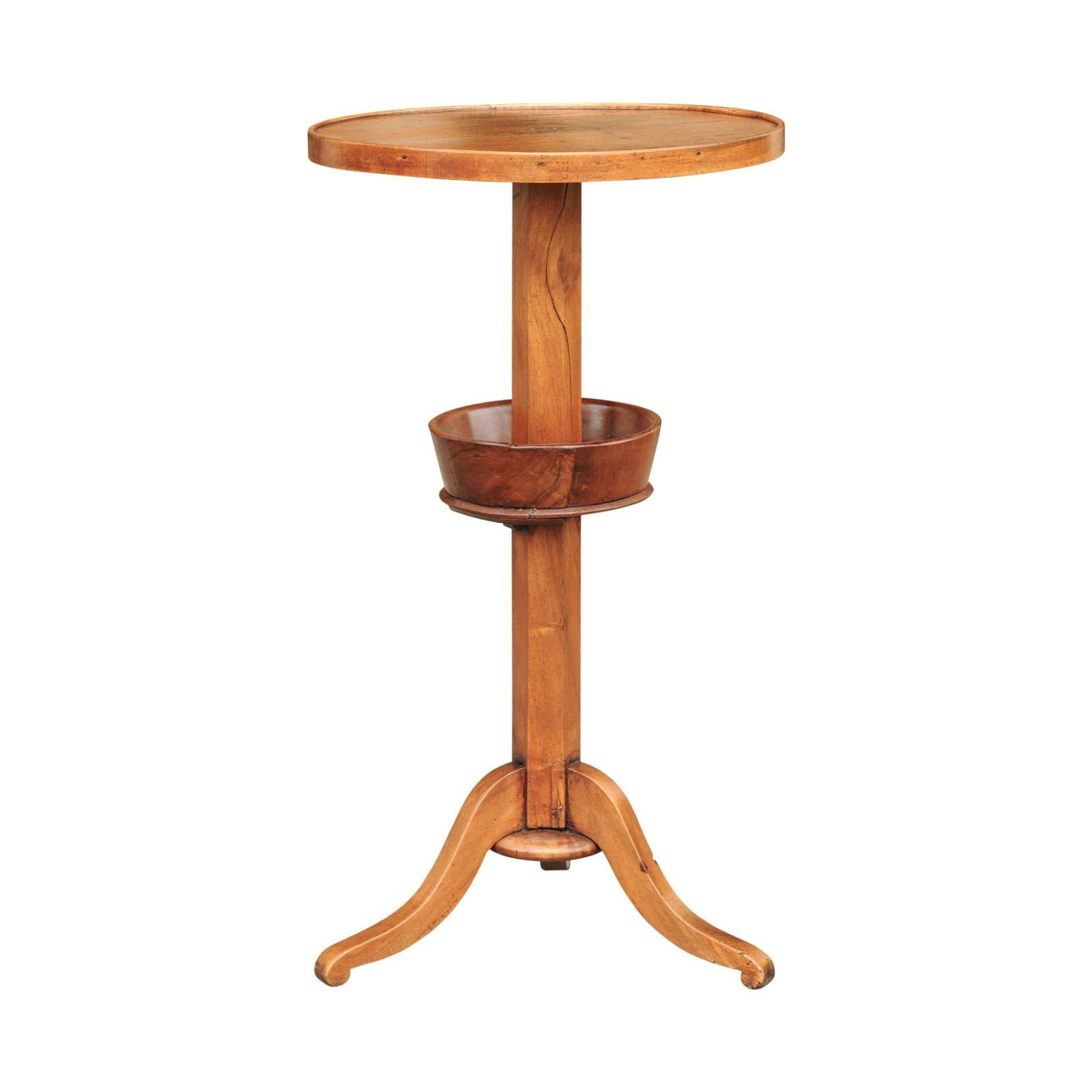French Walnut Guéridon Side Table with Circular Top and Tripod Base, circa 1875 For Sale