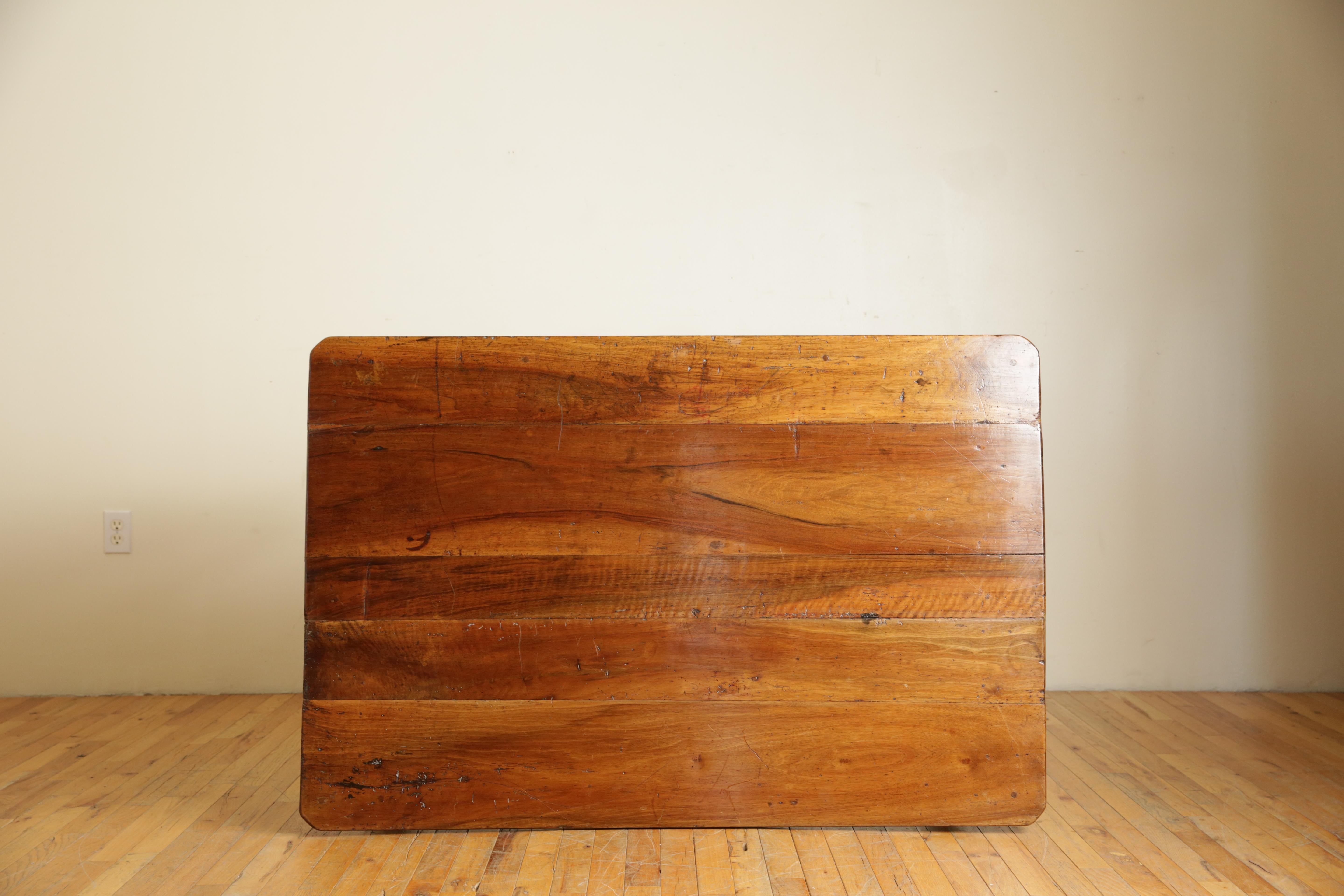 Table à 1 tiroir d'époque Louis Philippe, vers 1840 et plus tard en vente 3