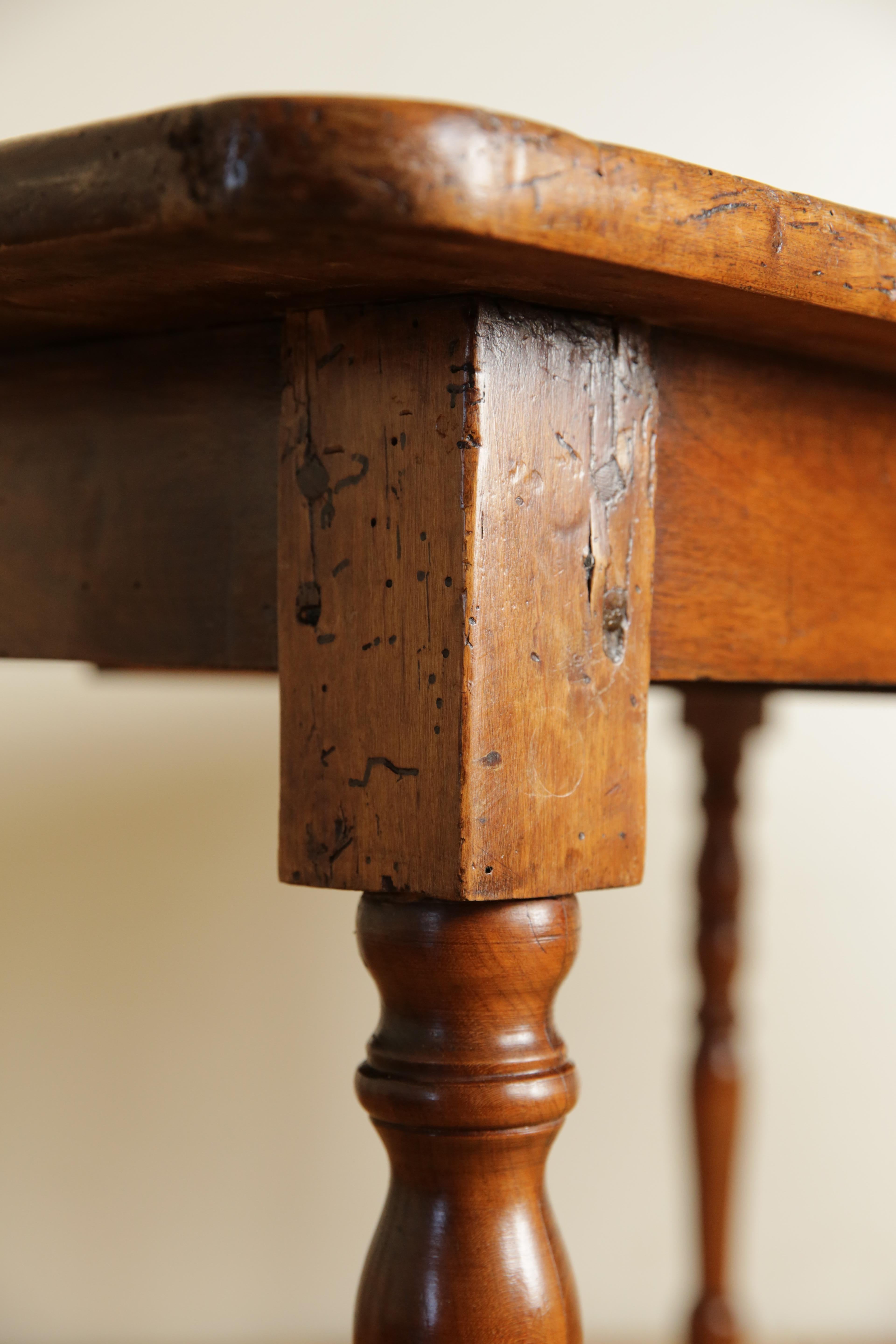 Table à 1 tiroir d'époque Louis Philippe, vers 1840 et plus tard en vente 2