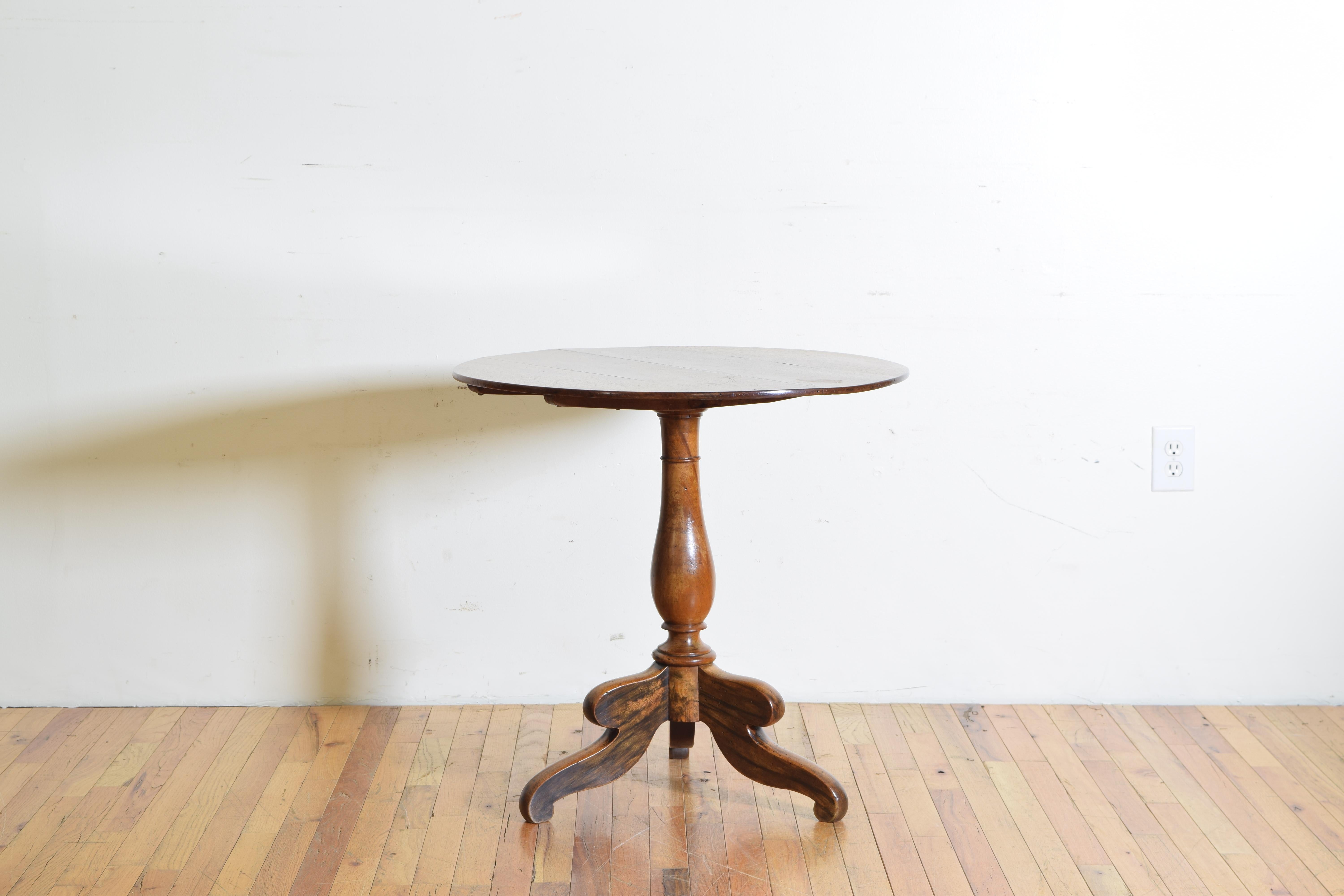 French Walnut Louis Philippe Period Round Side Table, 19th Century In Good Condition In Atlanta, GA