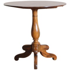 French Walnut Louis Philippe Period Round Side Table, 19th Century