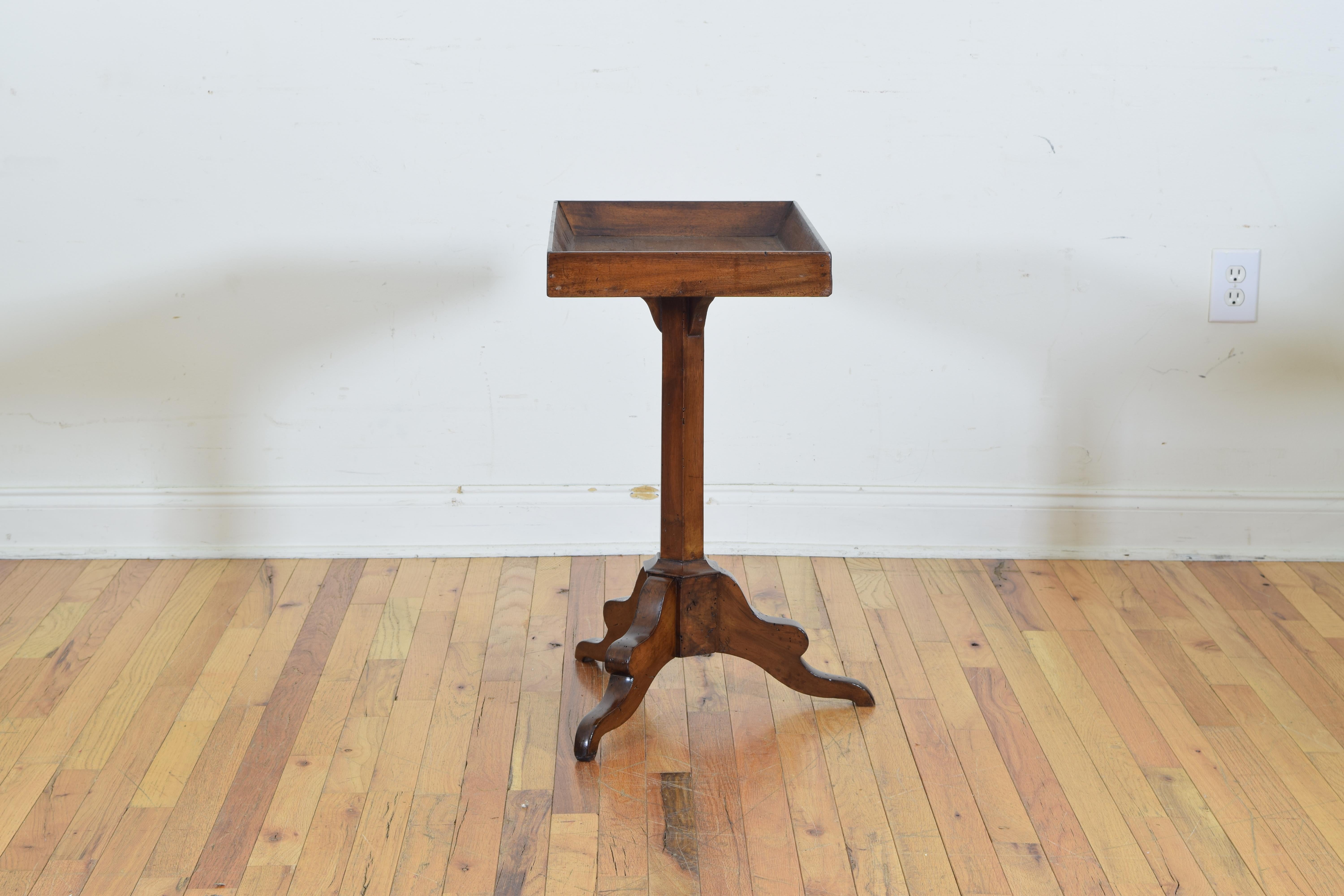 French Walnut Louis Philippe Period Tray Top Side Table, circa 1840 In Excellent Condition In Atlanta, GA