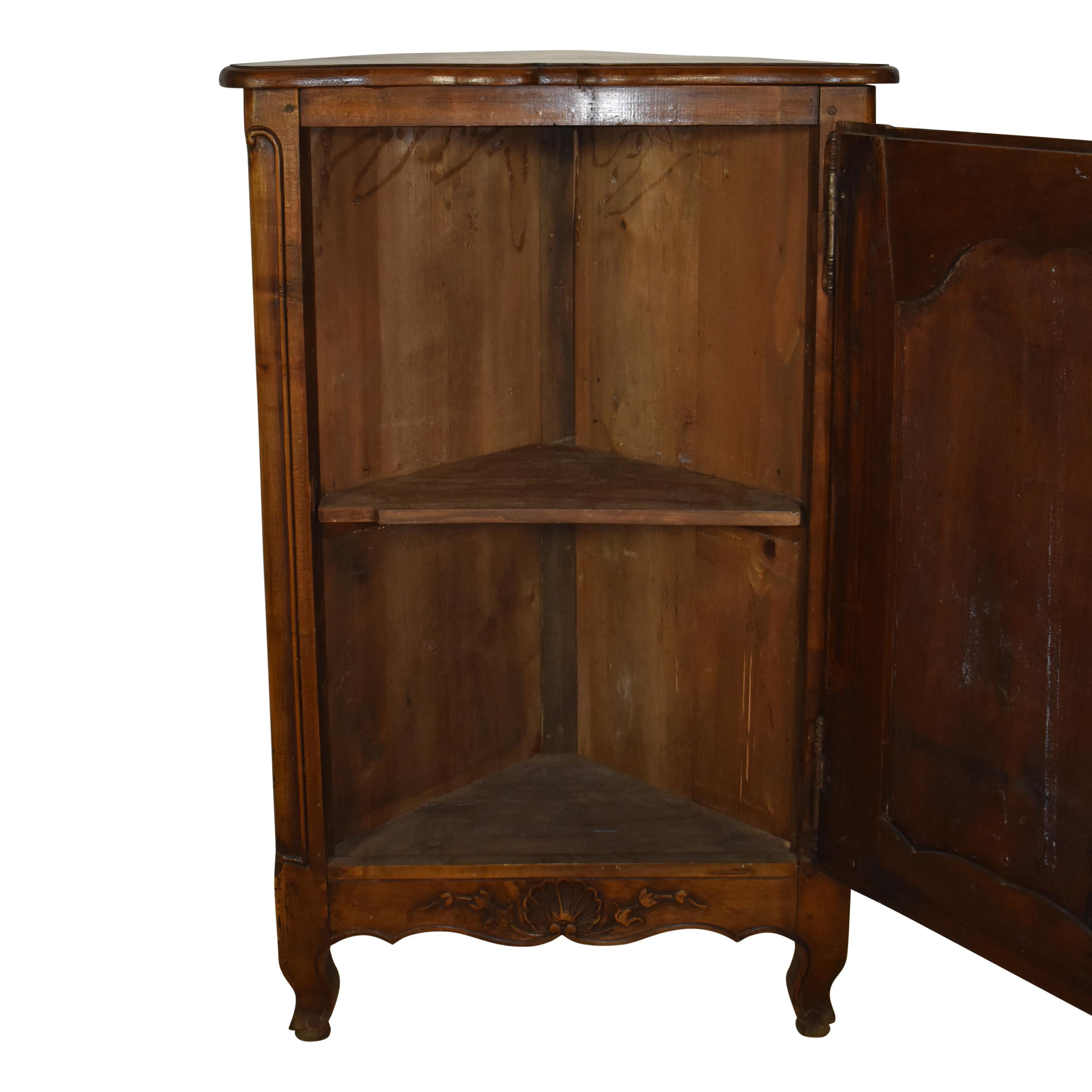 French Walnut Louis XV Petite Corner Cabinet, circa 1900 In Good Condition In Evergreen, CO