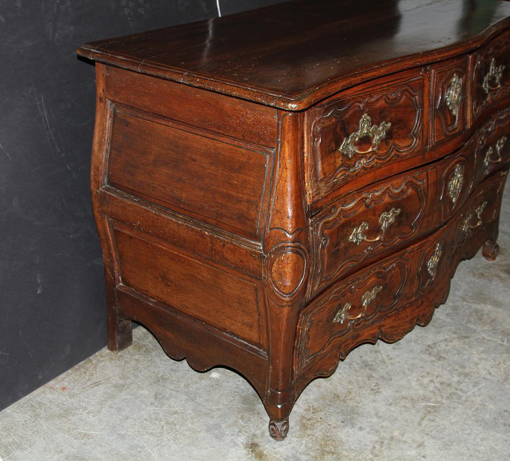 French Walnut Louis XV Provincial Commode In Fair Condition In Westwood, NJ