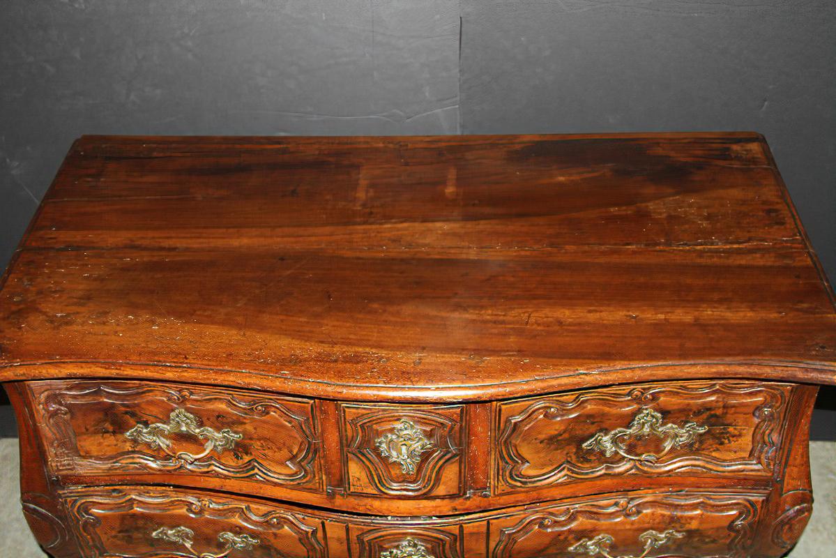 Mid-18th Century French Walnut Louis XV Provincial Commode